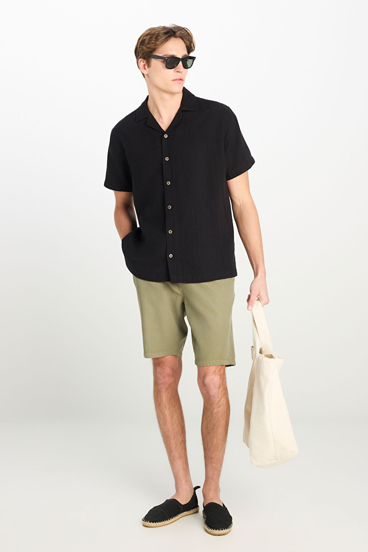 Relaxed Fit Geniş Kesim Lastik Bel Detaylı Esnek Haki Chino Şort