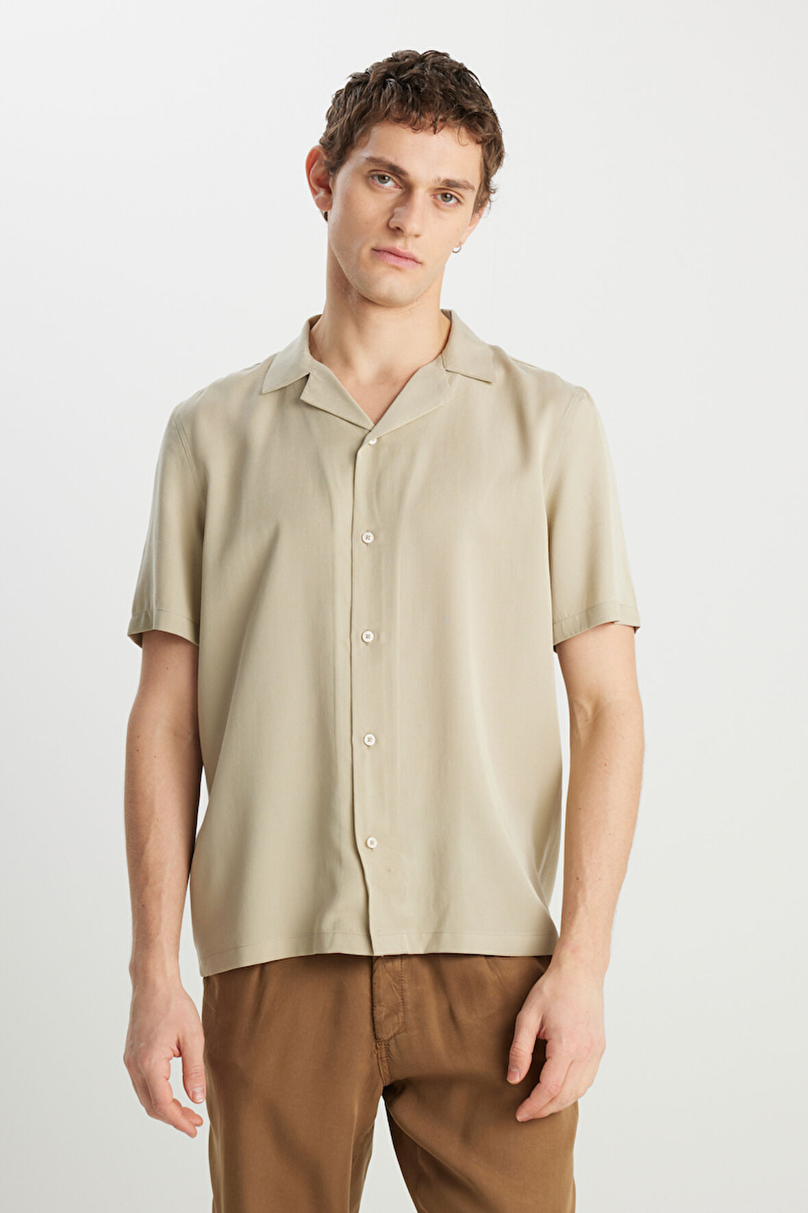 Relaxed Fit Geniş Kesim Yumuşak Dokulu Bej Gömlek