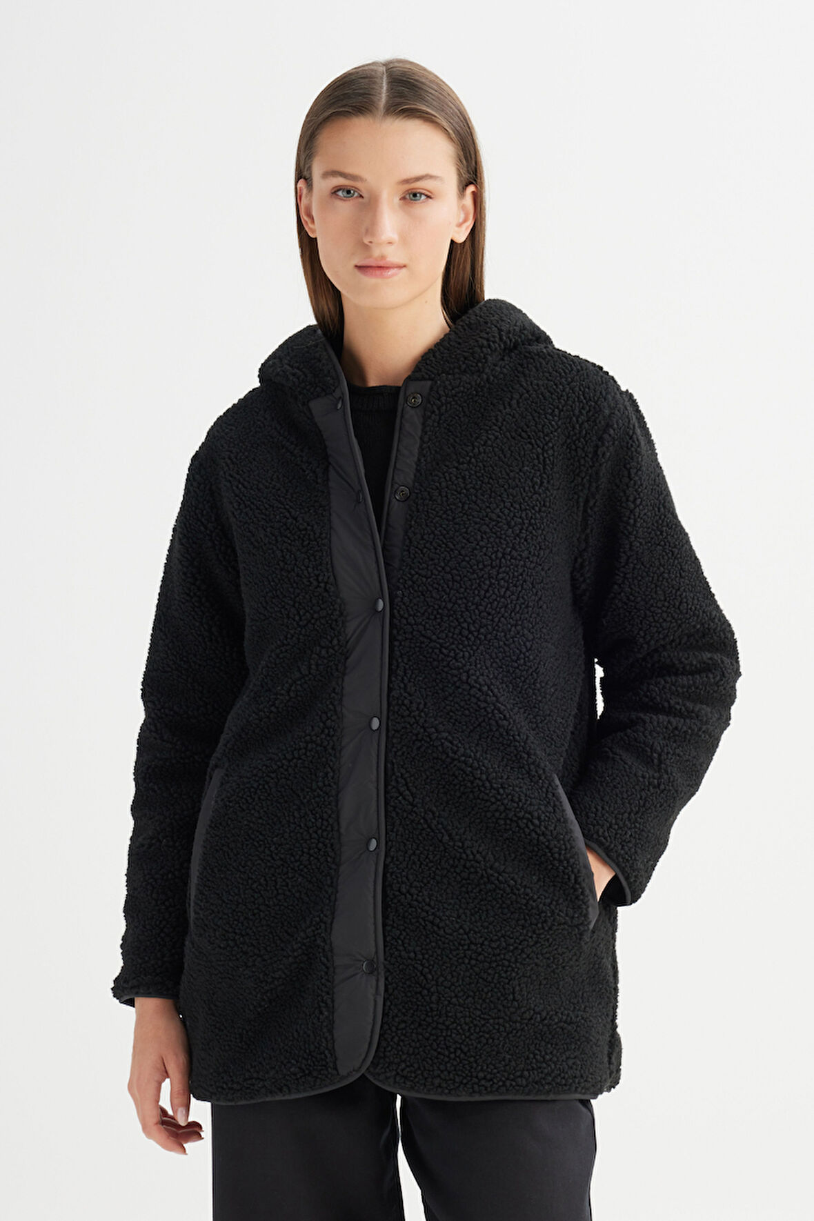 Regular Fit Normal Kesim Kapüşonlu Siyah Kapitoneli Mont