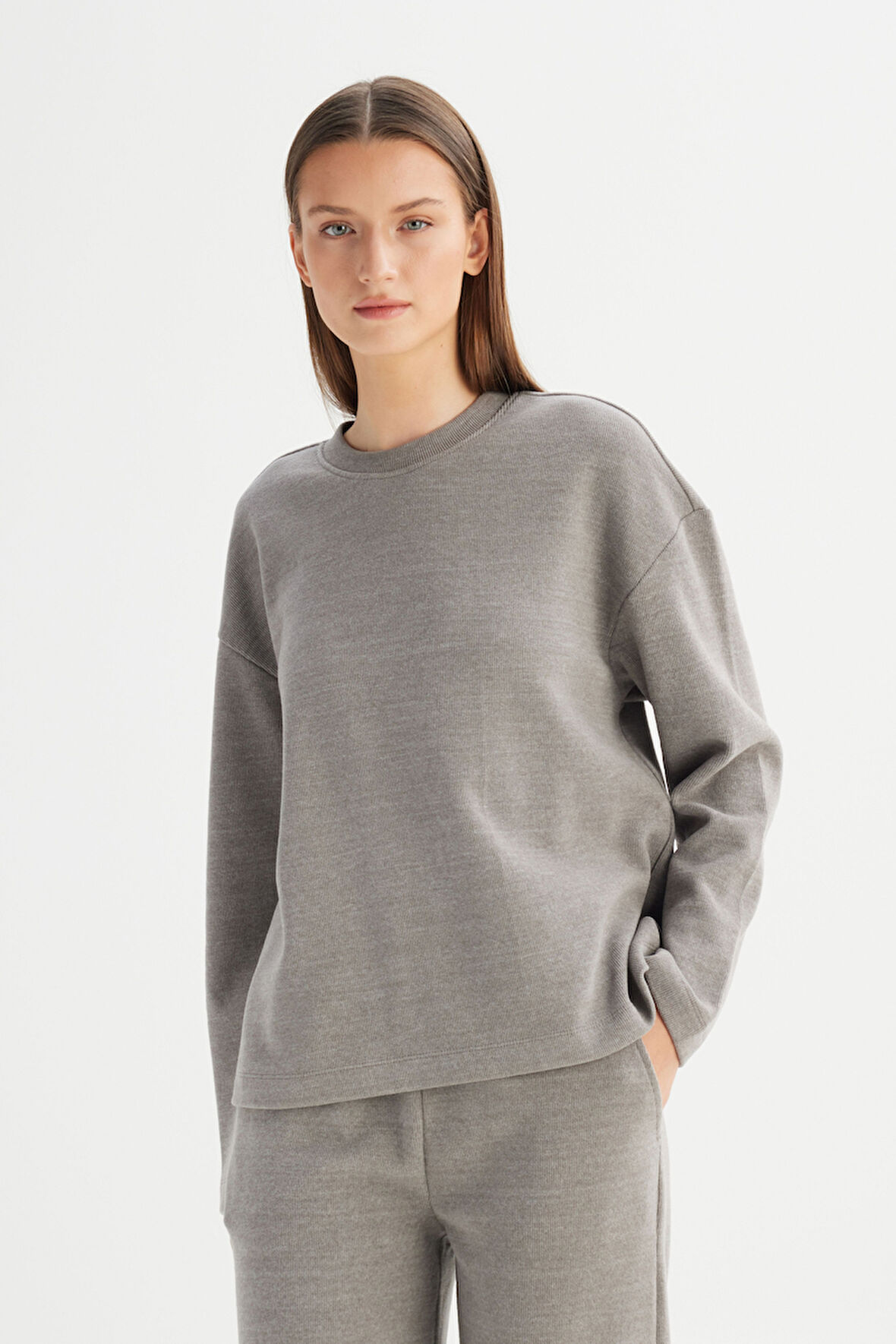 Loose Fit Rahat Kesim Bisiklet Yaka Gri Triko Kazak