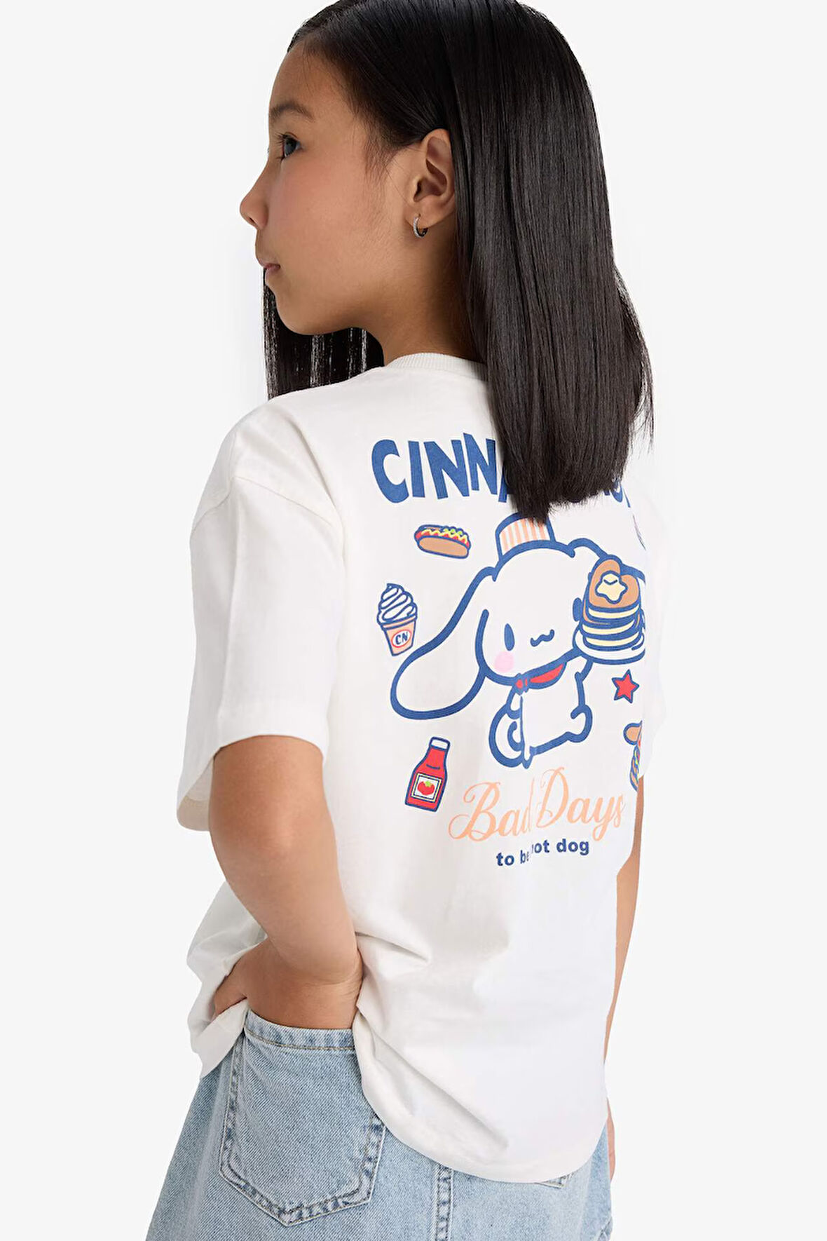 Kız Çocuk Hello Kitty Oversize Geniş Kalıp V Yaka Sırt Baskılı Kısa Kollu Tişört