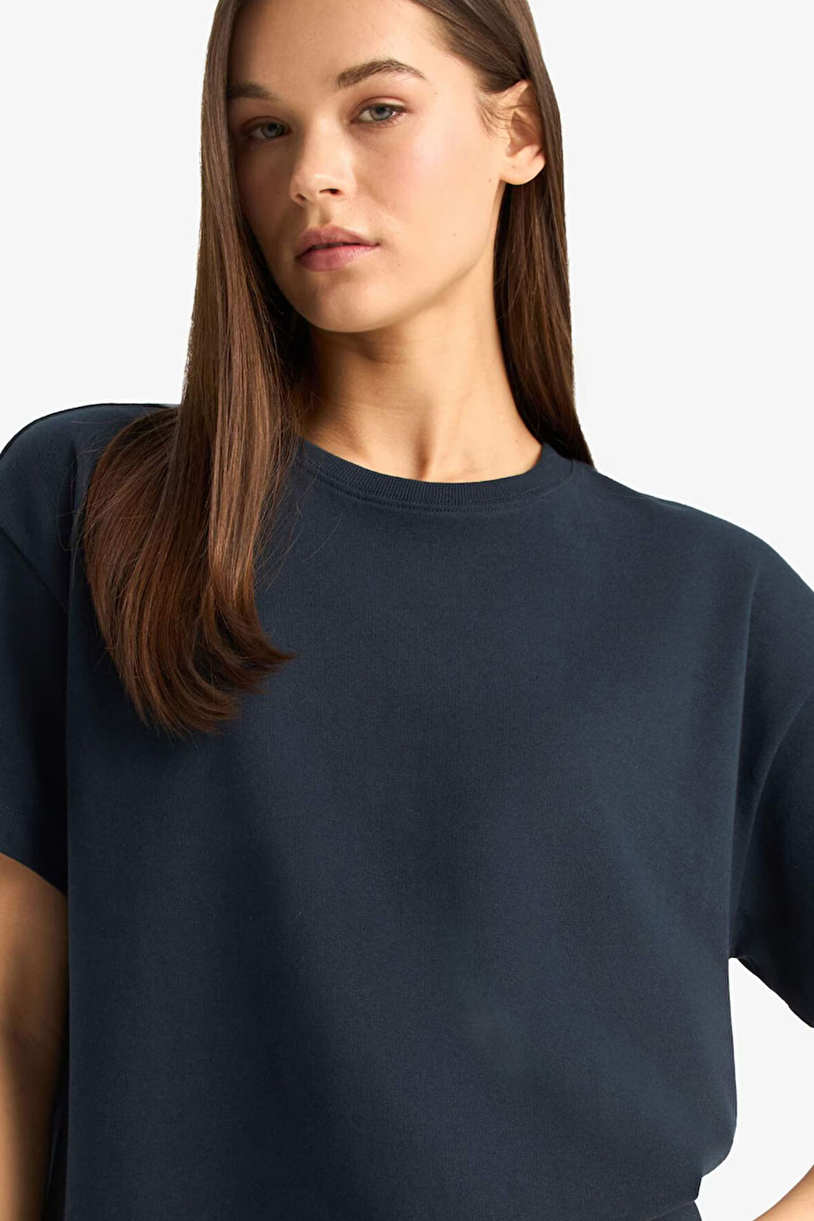 Oversize Geniş Kalıp Bisiklet Yaka Kısa Kollu Tişört