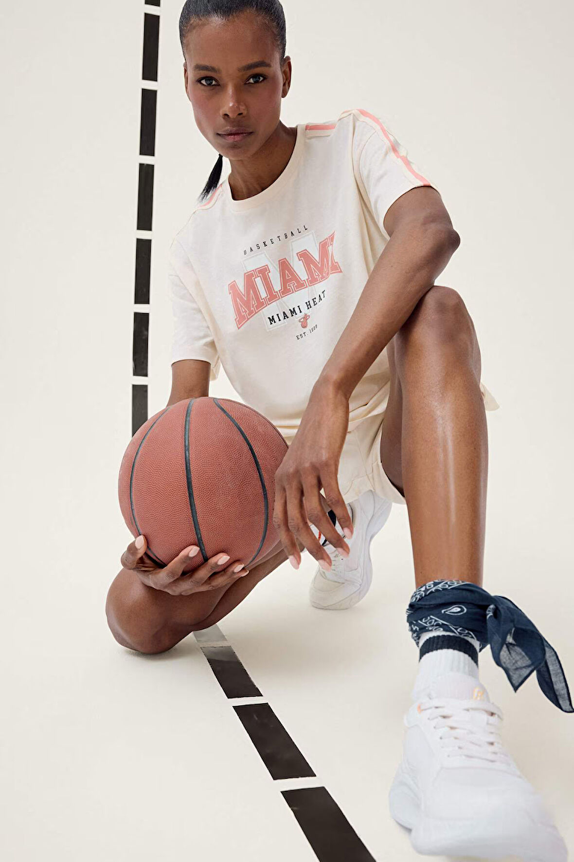 DeFactoFit NBA Miami Heat Oversize Fit Bisiklet Yaka Kısa Kollu Tişört E3825AX25SMBG700