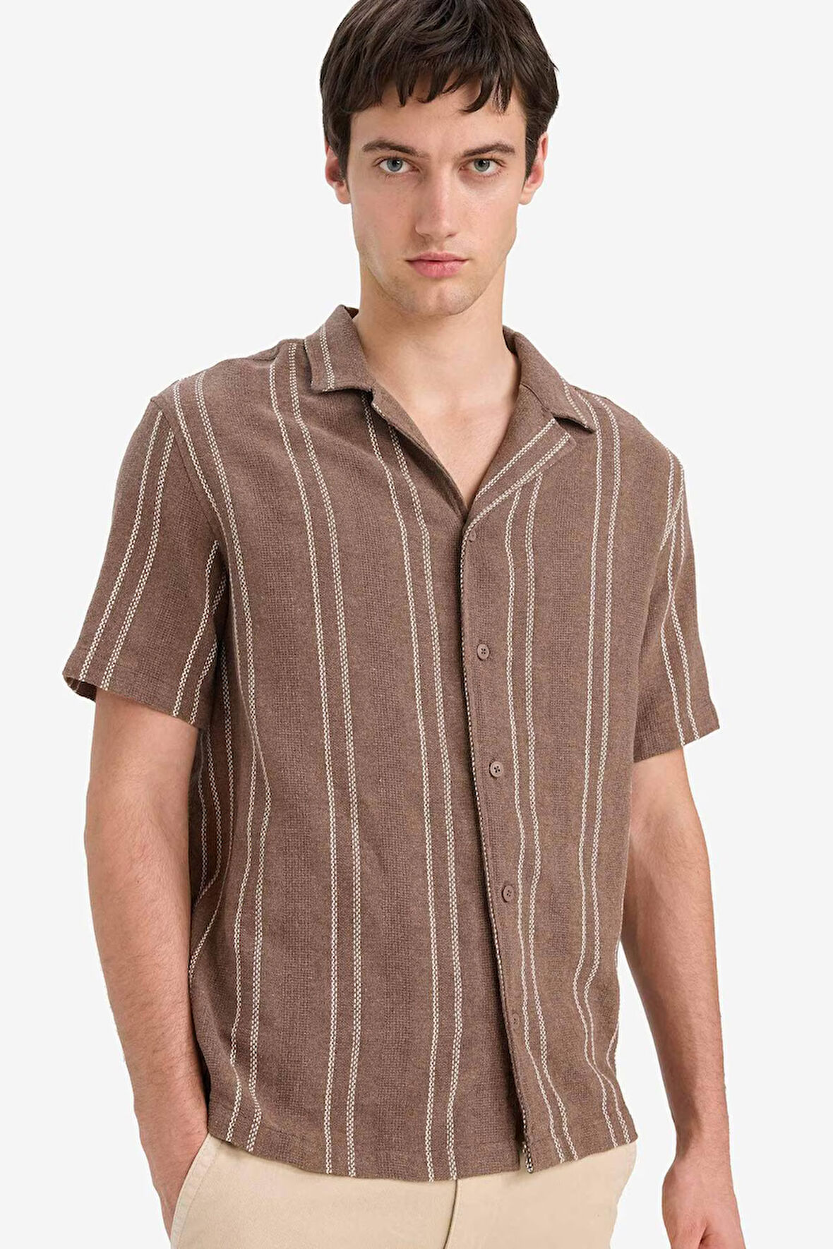 DeFacto Regular Fit Polo Yaka Jakarlı Kısa Kollu Gömlek E5680AX25SMBN322