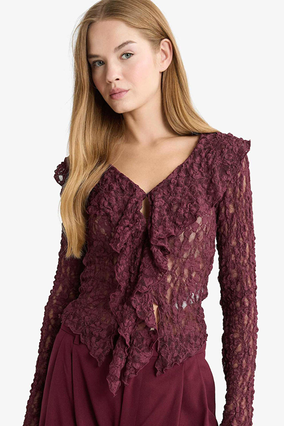 Slim Fit Dar Kesim V Yaka Dantel Uzun Kollu Tişört