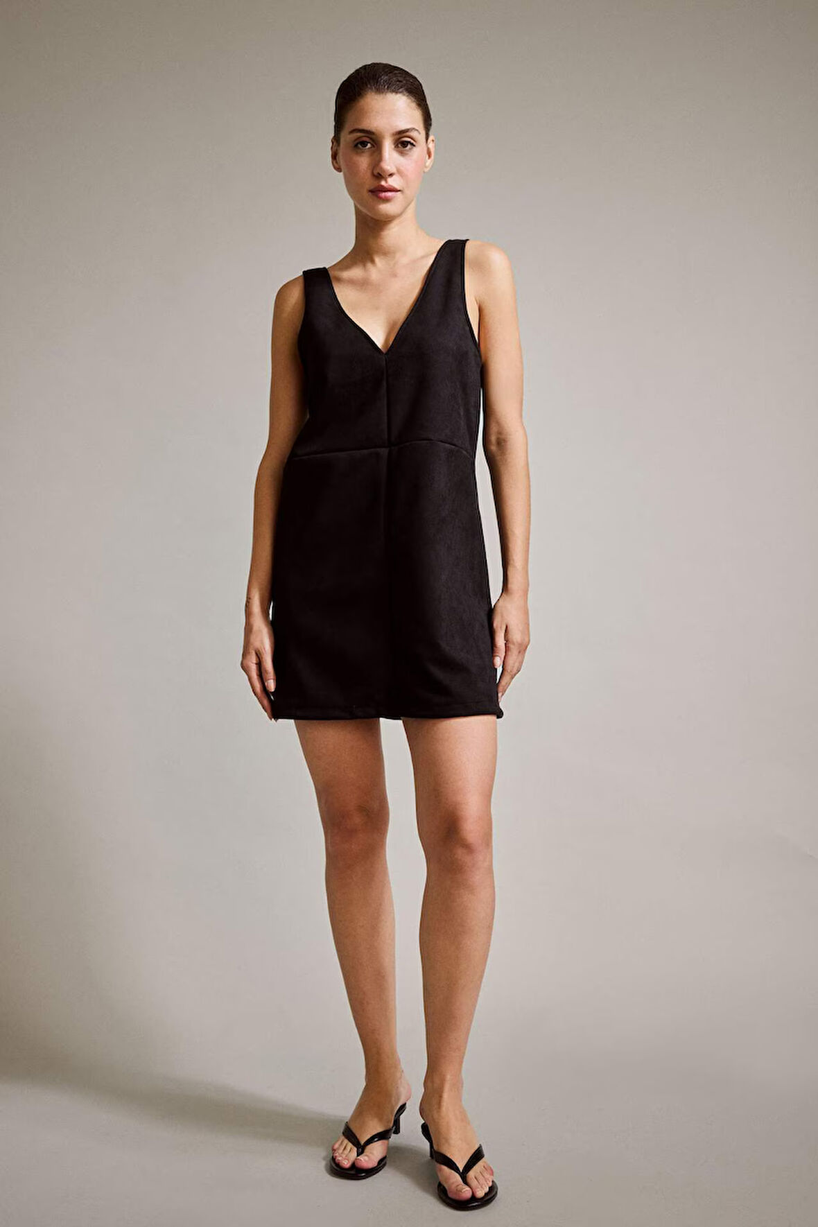 V Yaka Kalın Askılı Süet Mini Elbise