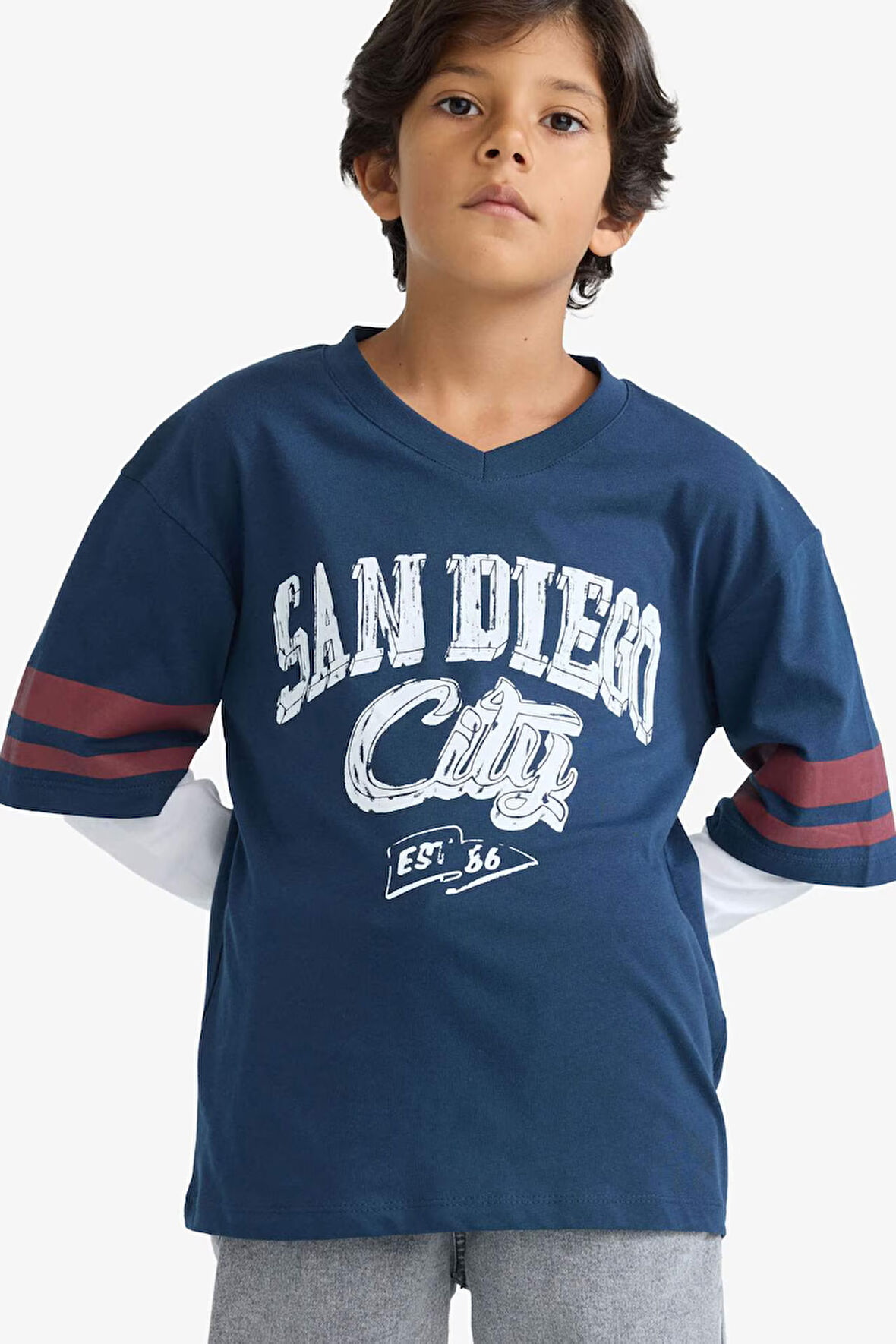 Erkek Çocuk Oversize Geniş Kalıp V Yaka Baskılı Uzun Kollu Tişört