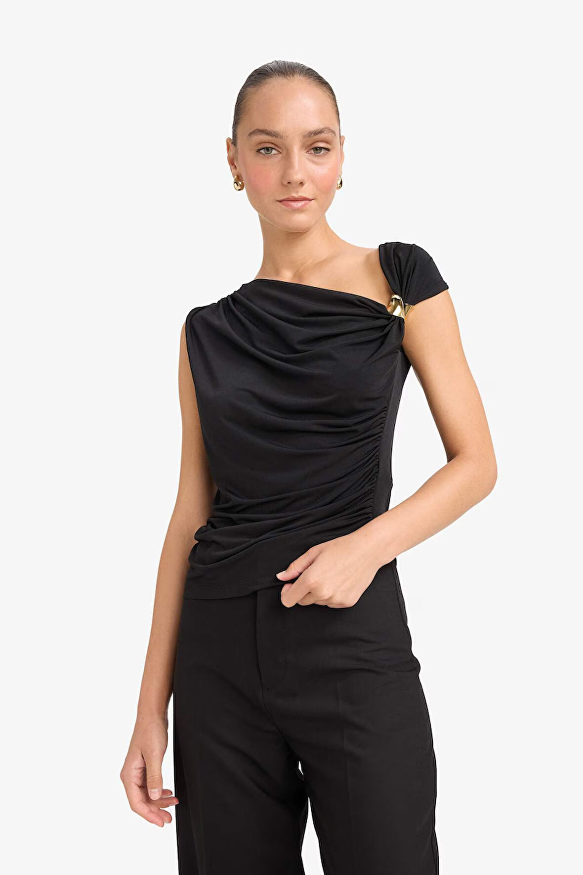 Slim Fit Dar Kesim Tek Omuzlu Toka Detaylı Bluz