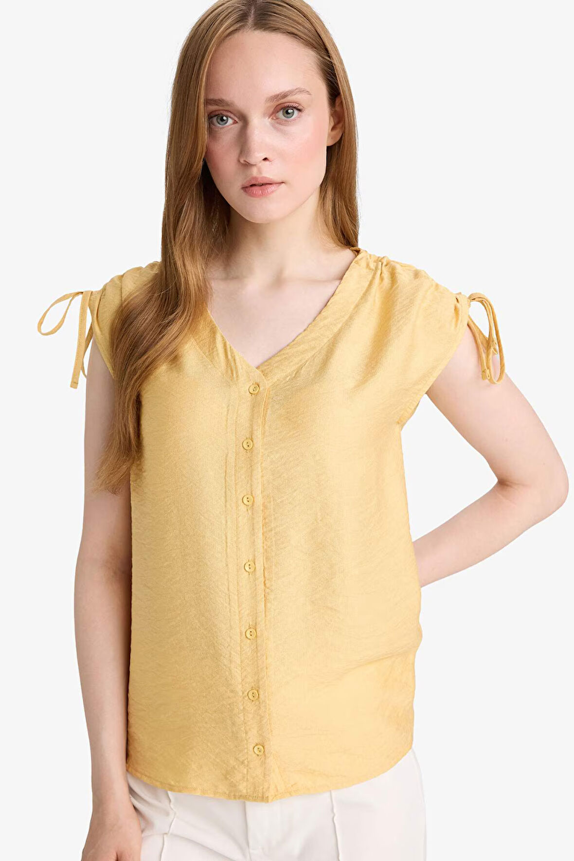 V Yaka Büzgülü Kolsuz Bluz