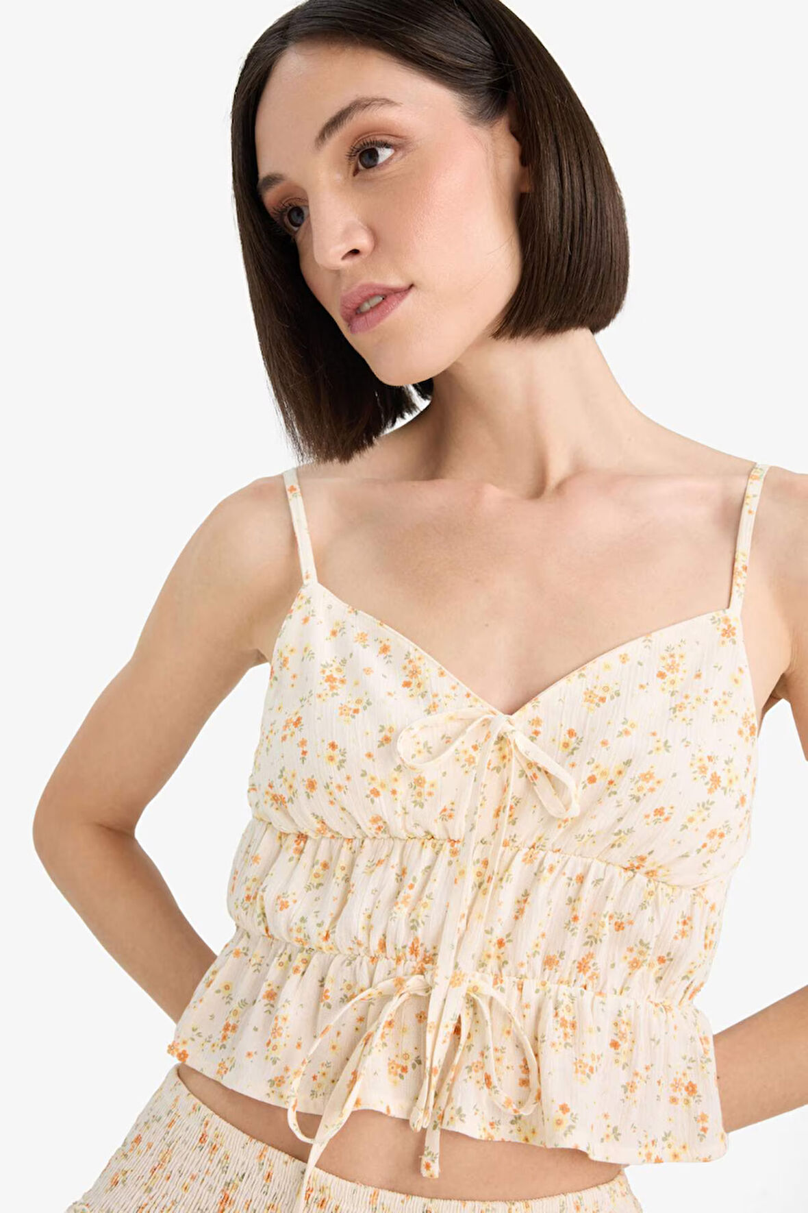 DeFacto Coool Regular Fit Çiçekli Bağlamalı Dokulu Askılı Bluz F5135AX25SMOG149