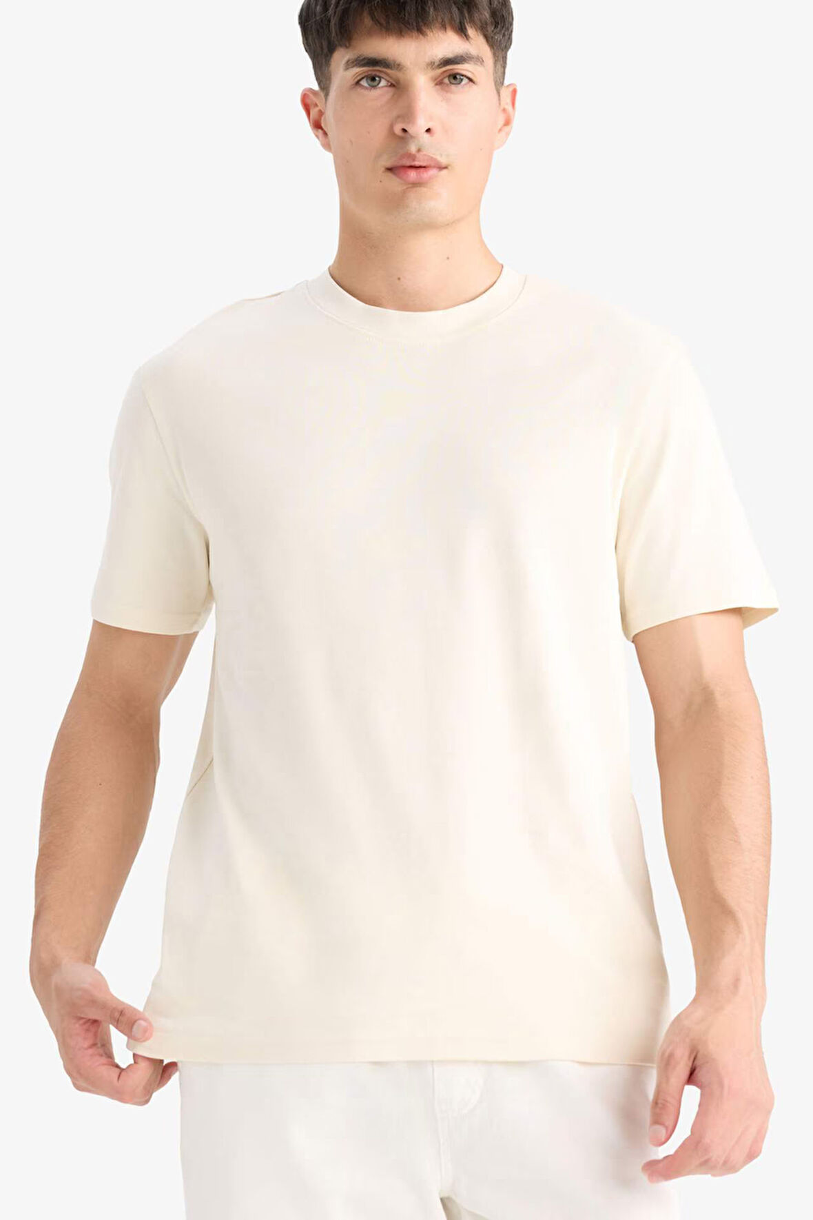 DeFacto %100 Pamuk Regular Fit Bisiklet Yaka Basic Düz Kısa Kollu Tişört E7961AX25AUER140
