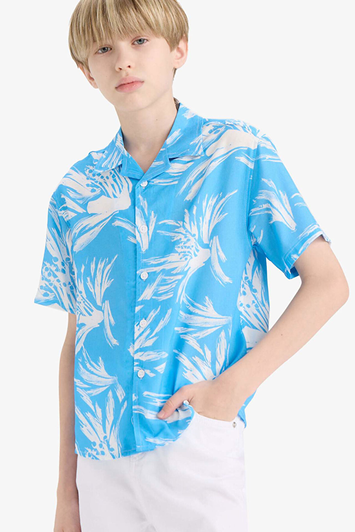 DeFacto Erkek Çocuk Oversize Geniş Kalıp Polo Yaka Desenli Viskon Kısa Kollu Gömlek F5675A825HSBE339