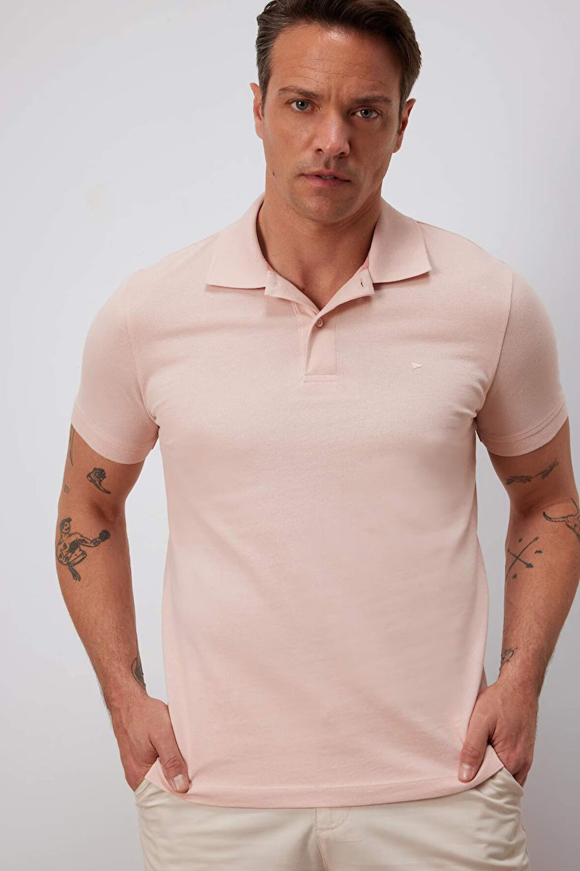 DeFacto %100 Pamuk Slim Fit Dar Kesim Polo Yaka Kısa Kollu Pamuklu Nakışlı Pike Polo Tişört E2633AX25SMBR476