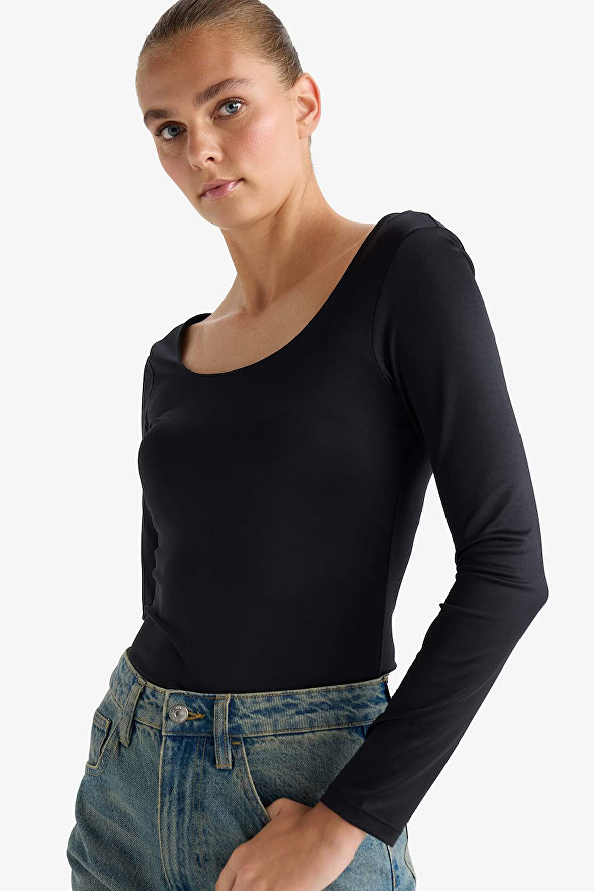 Kare Yaka Uzun Kollu Çıtçıtlı Body
