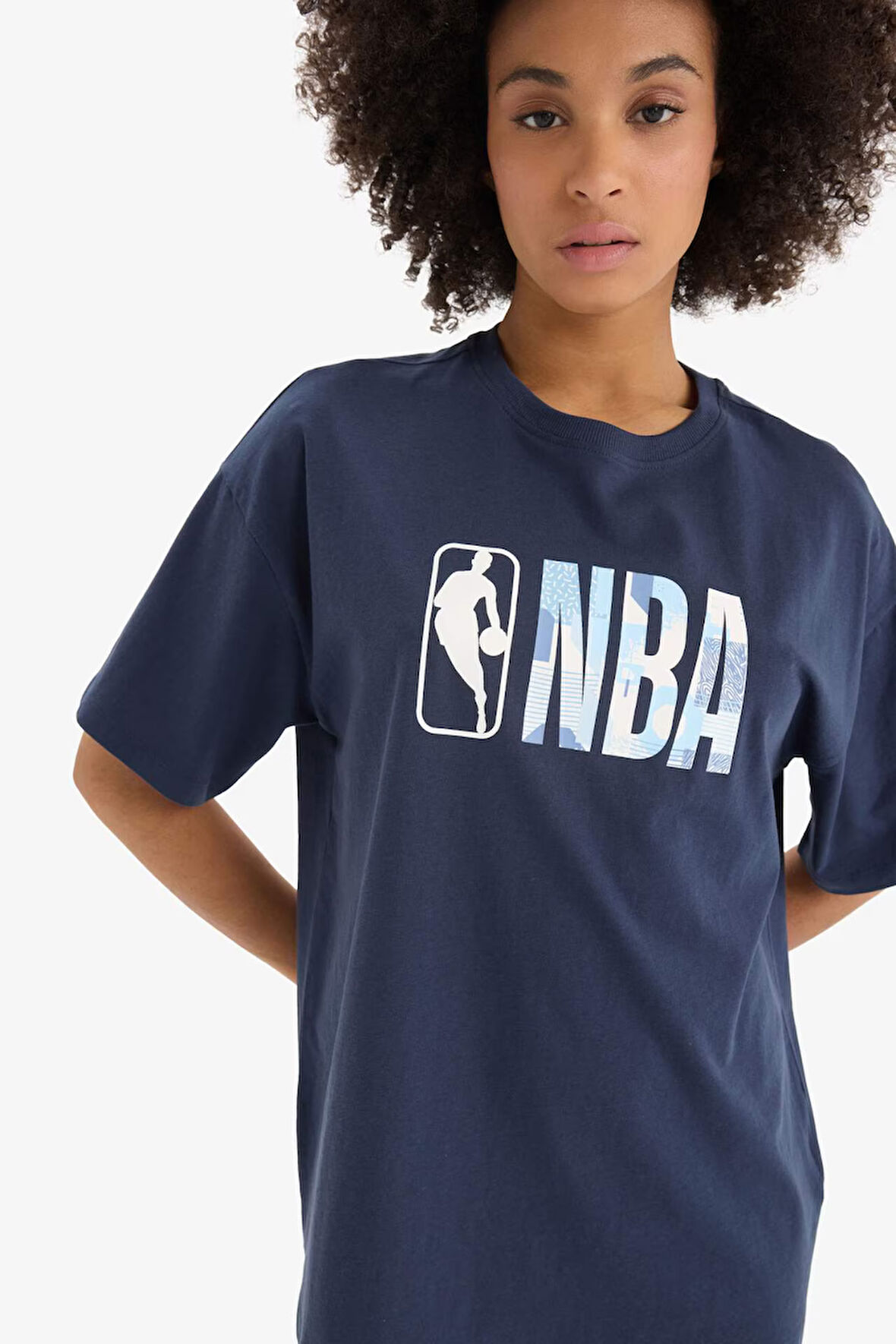 DeFactoFit NBA Wordmark Oversize Fit Bisiklet Yaka Sporcu Kısa Kollu Tişört E3628AX25SMNV94