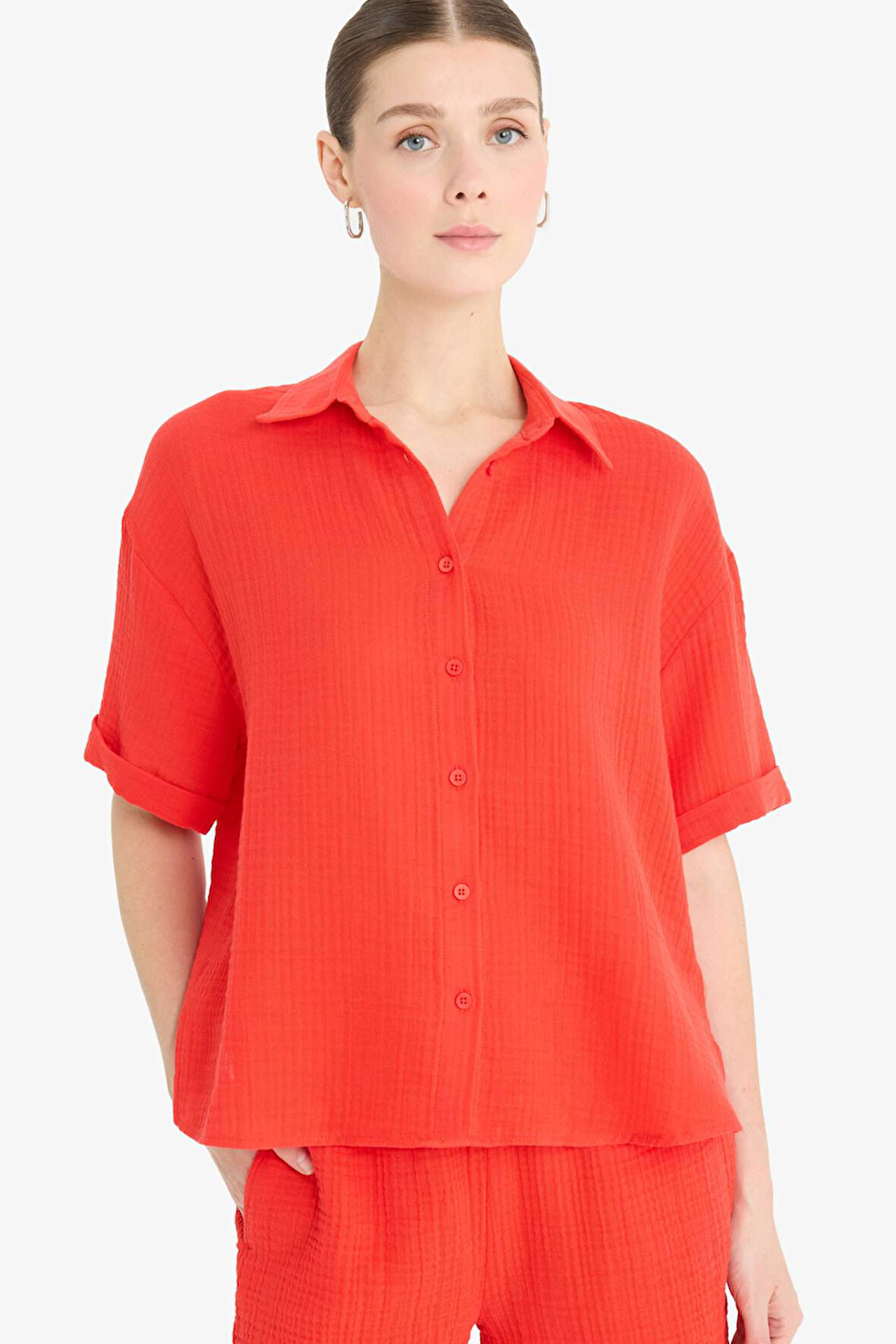 DeFacto Regular Fit Müslin Kısa Kollu Kırmızı Gömlek F0884AX25SMRD44