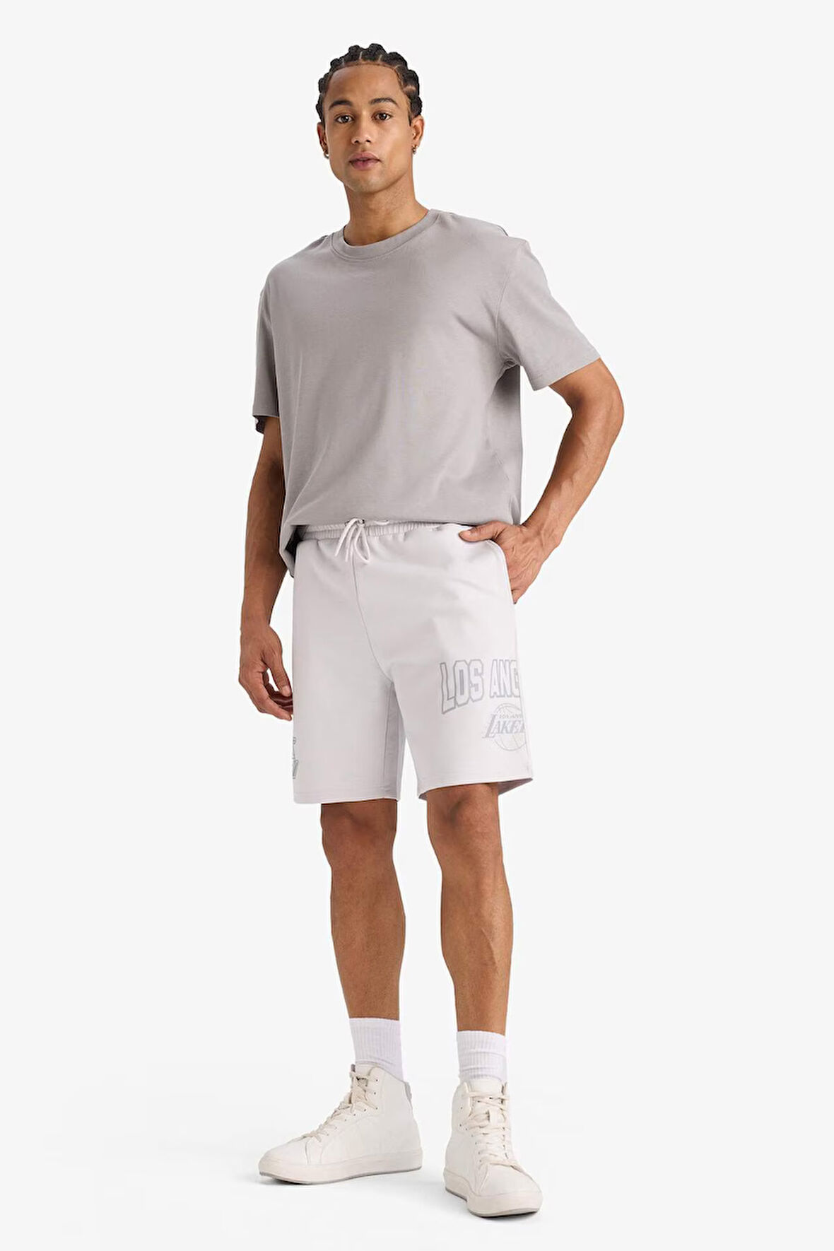 DeFactoFit NBA Los Angeles Lakers Standart Fit Kısa Paça Skuba Dalgıç Kumaş Şort