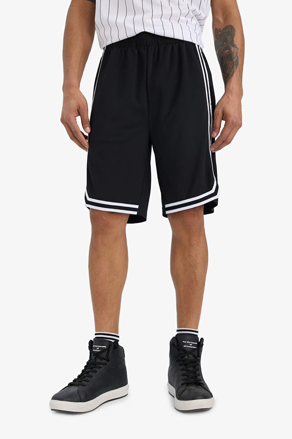 DeFactoFit Hızlı Kuruyan Standart Fit Sporcu Kısa Paça Ağır Kumaş Şort