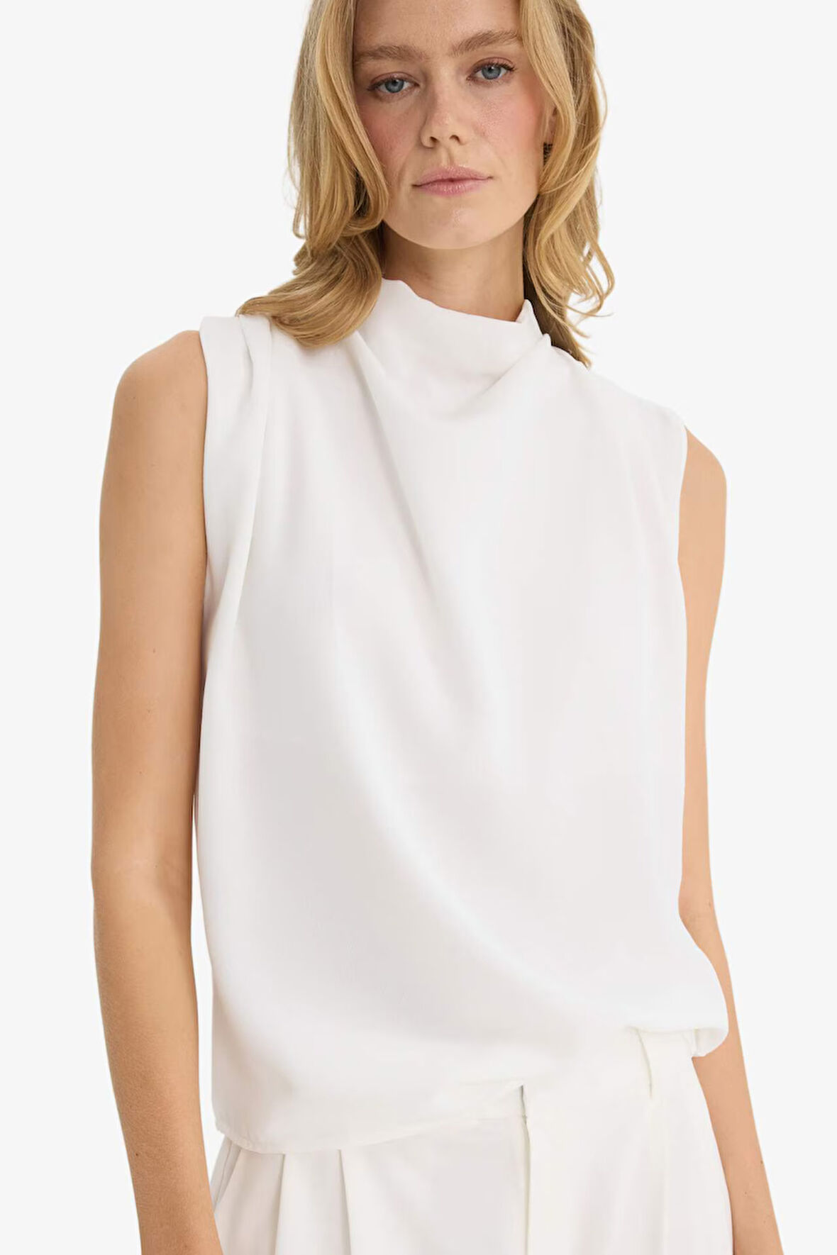 Regular Fit Balıkçı Yaka Krep Kolsuz Bluz