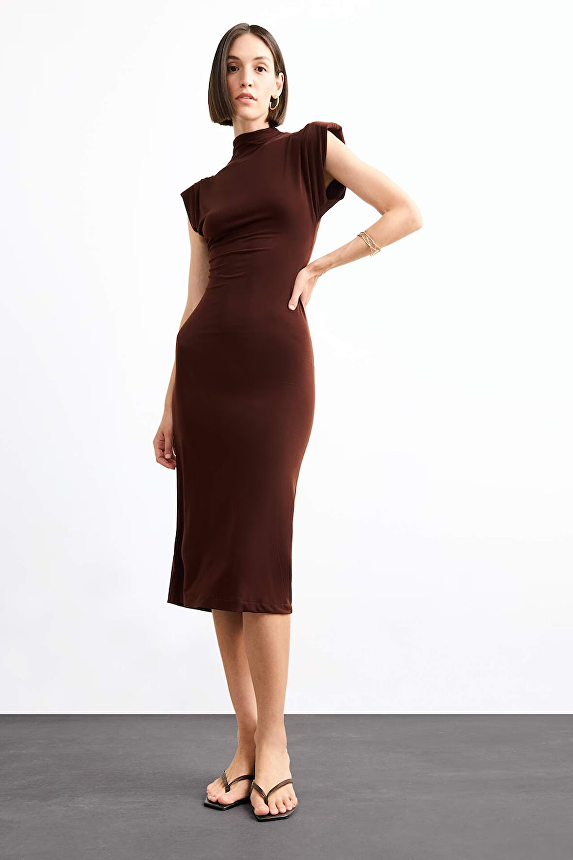Fitted Dik Yaka Kolsuz Midi Elbise