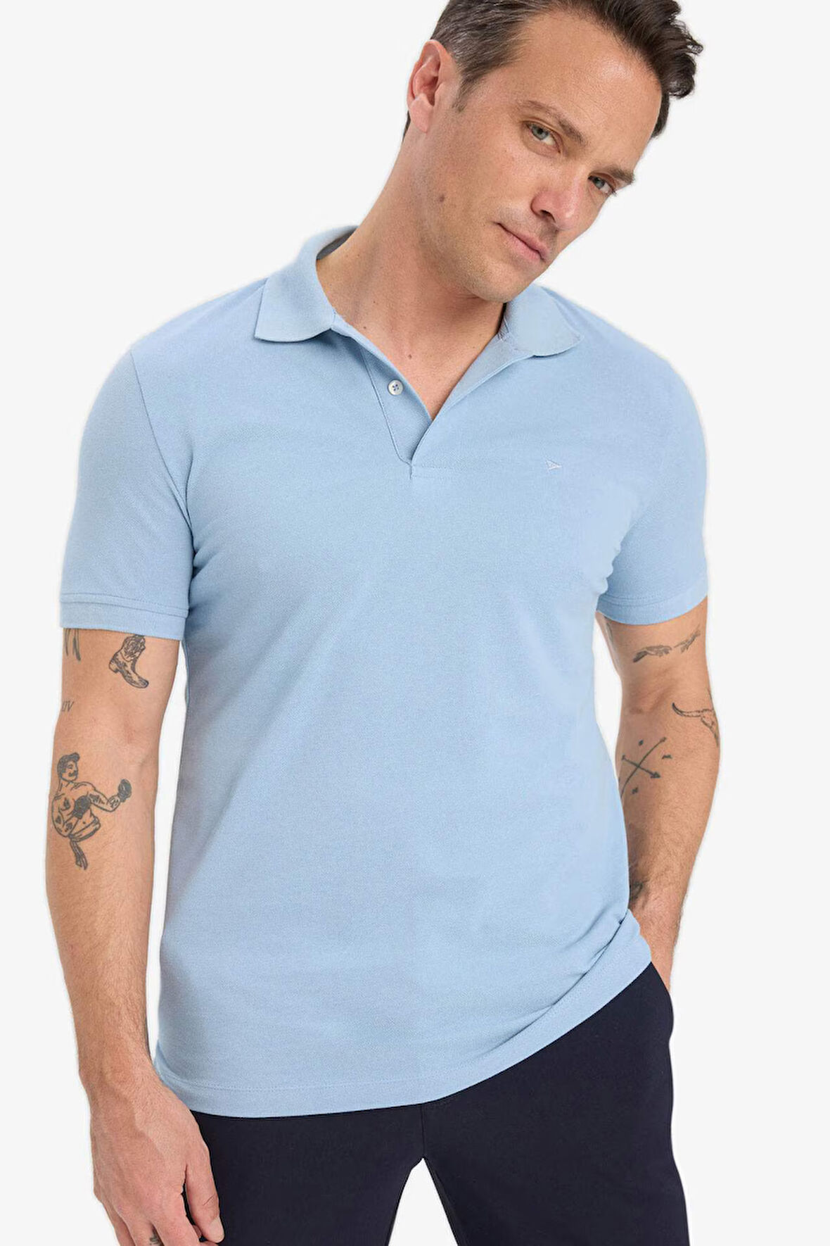 DeFacto %100 Pamuk Slim Fit Dar Kesim Polo Yaka Kısa Kollu Pamuklu Nakışlı Pike Tişört E2633AX25SMBE493