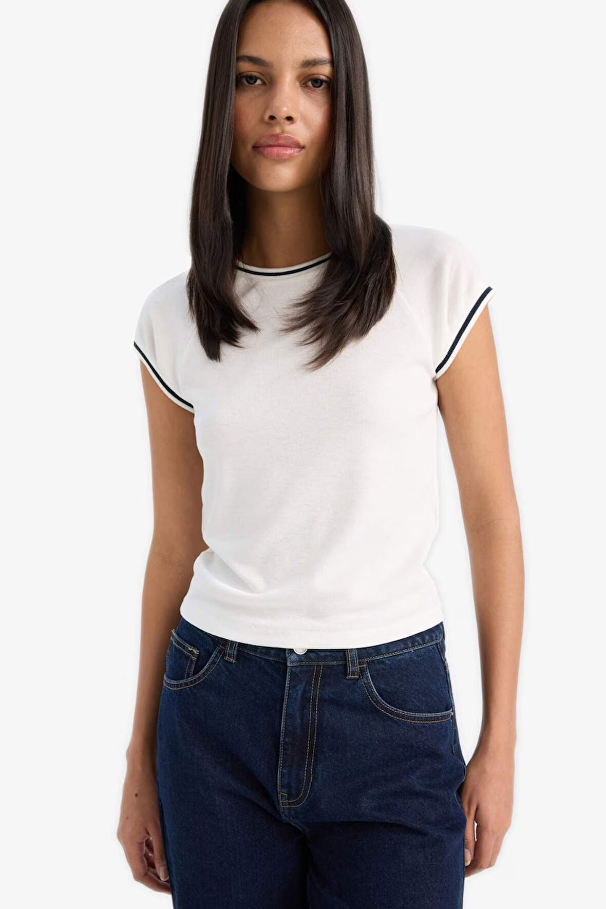 DeFacto Slim Fit Dar Kesim Bisiklet Yaka Ribana Kısa Kollu Tişört E6992AX25SPER105