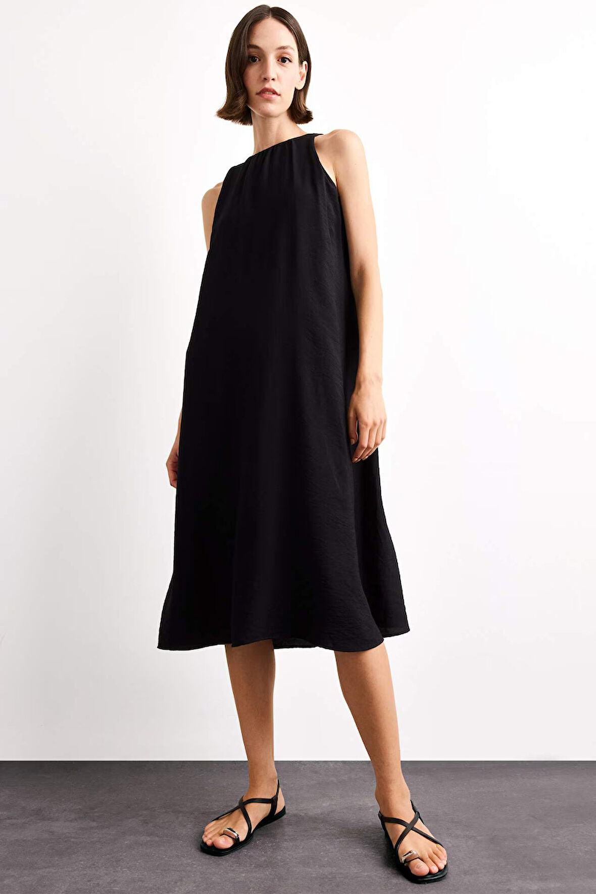 Krinkıl Kumaş Kolsuz Midi Elbise