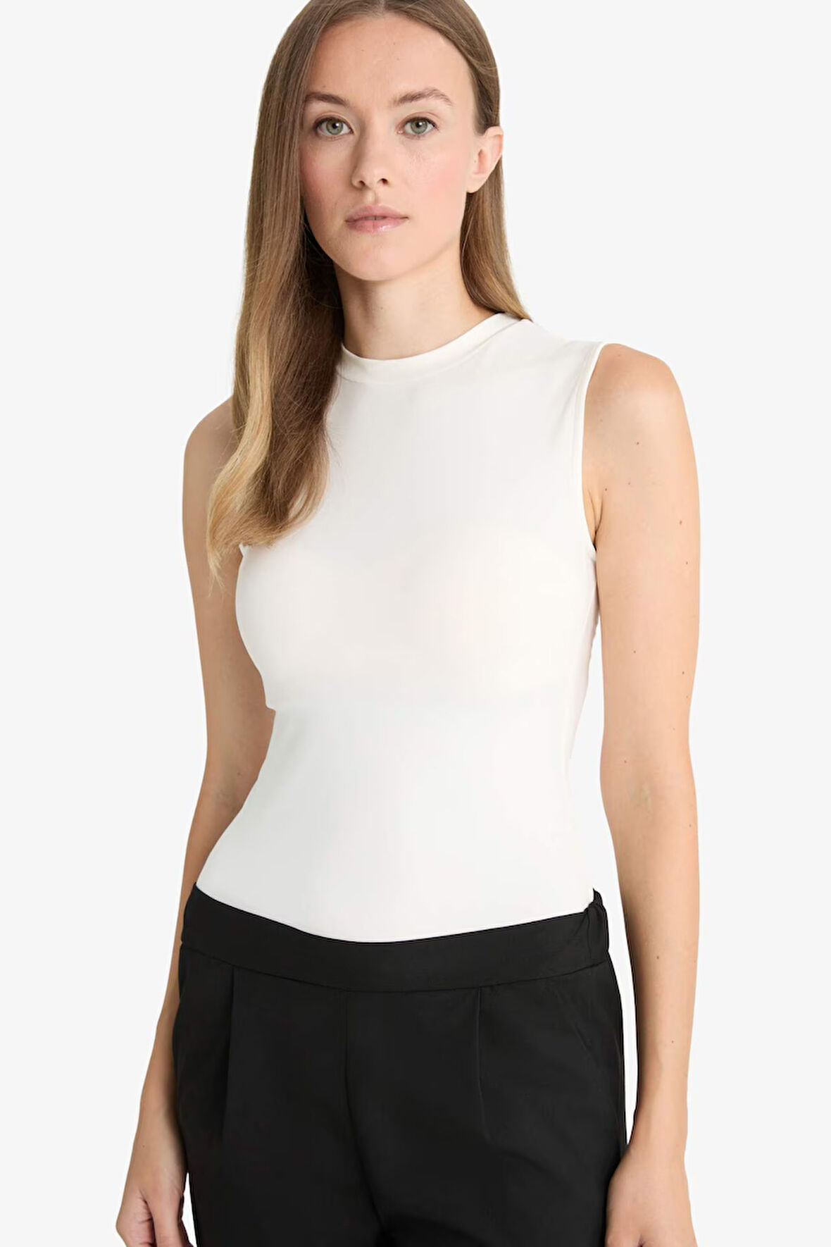 Slim Fit Dar Kesim Yarım Balıkçı Yaka Kolsuz Çıtçıtlı Body