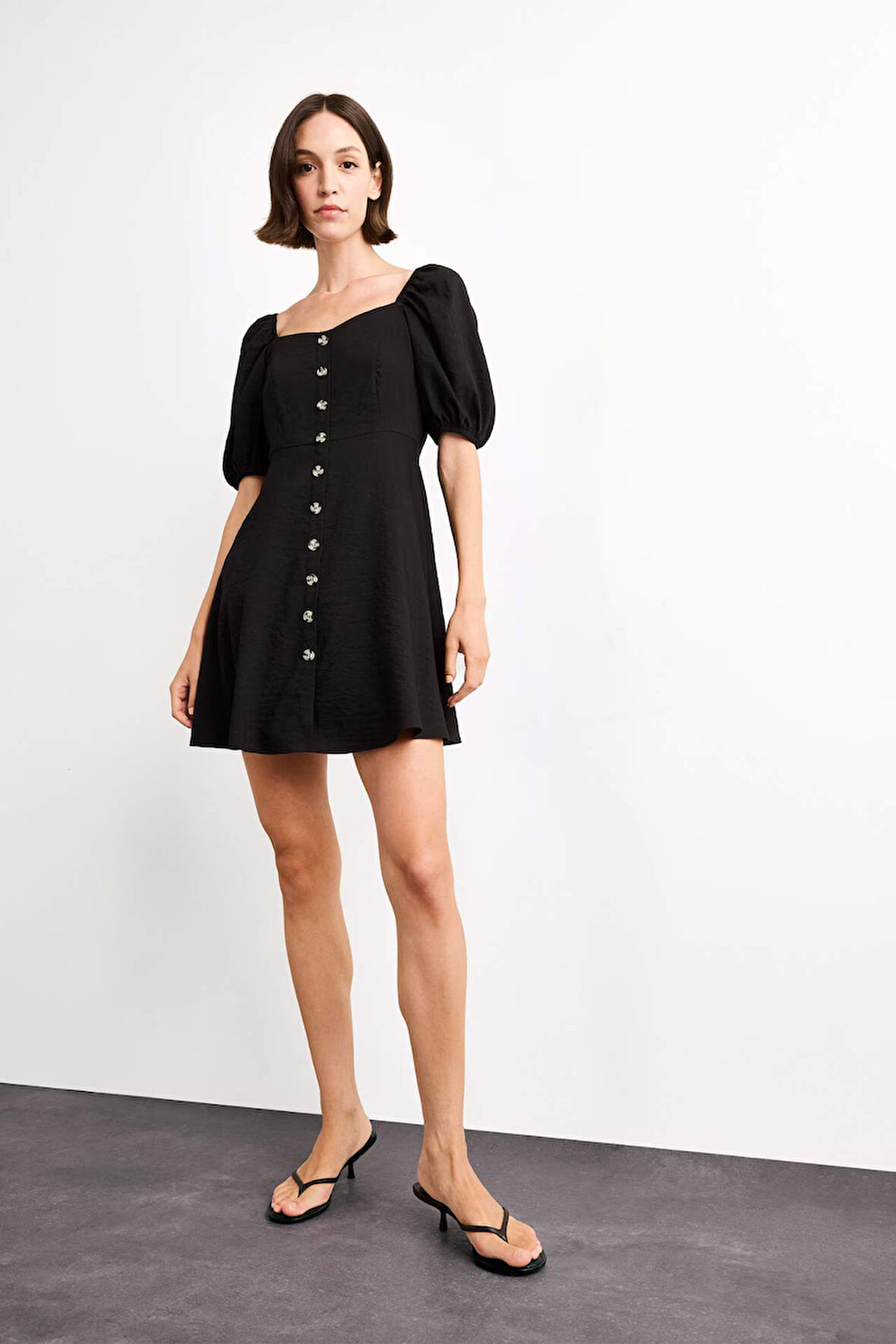 Kalp Yaka Kısa Kollu Mini Elbise