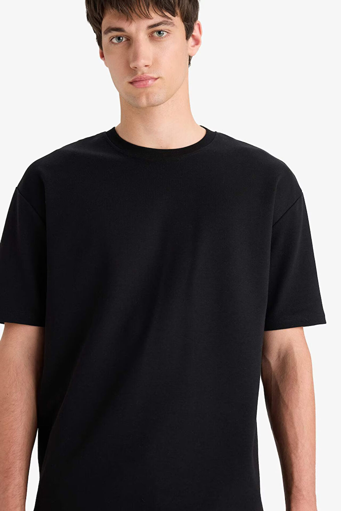 DeFacto Oversize Geniş Kalıp Bisiklet Yaka Basic Düz Kısa Kollu Siyah Tişört E9798AX25SPBK81