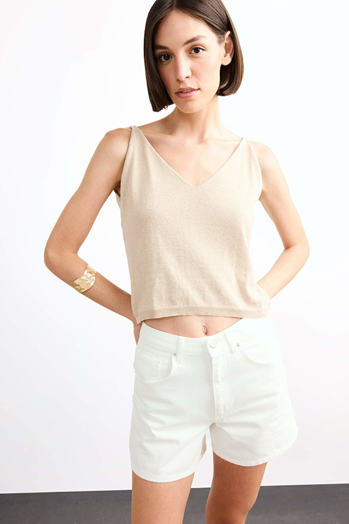 V Yaka Crop Askılı Bluz