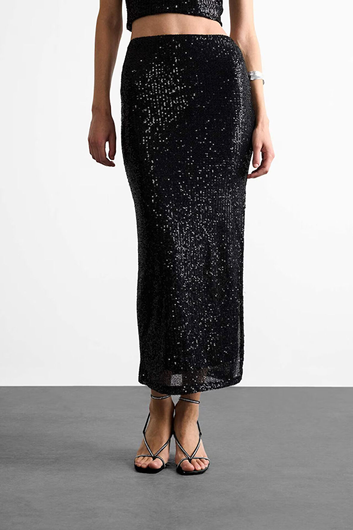 Slim Fit Dar Kesim Payetli Yırtmaçlı Midi Etek