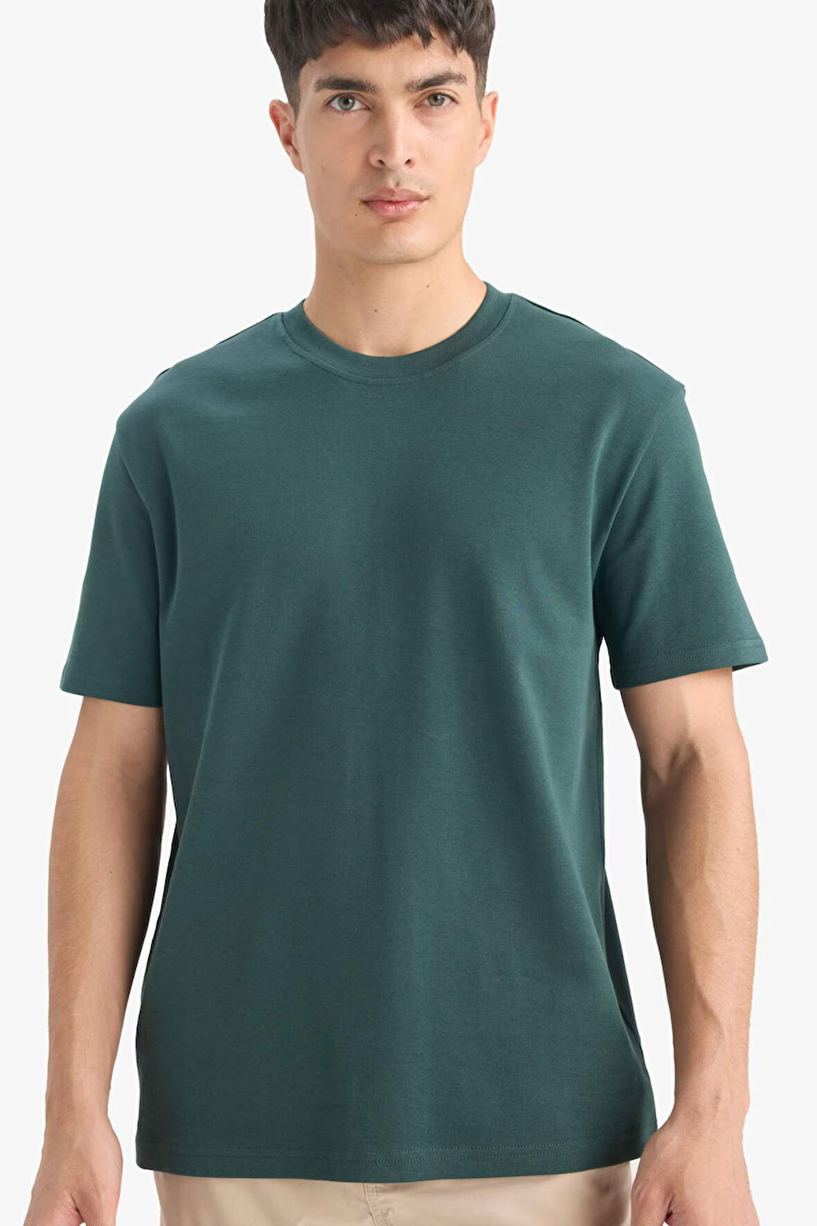 DeFacto %100 Pamuk Regular Fit Bisiklet Yaka Basic Düz Kısa Kollu Tişört E7961AX25AUGN536
