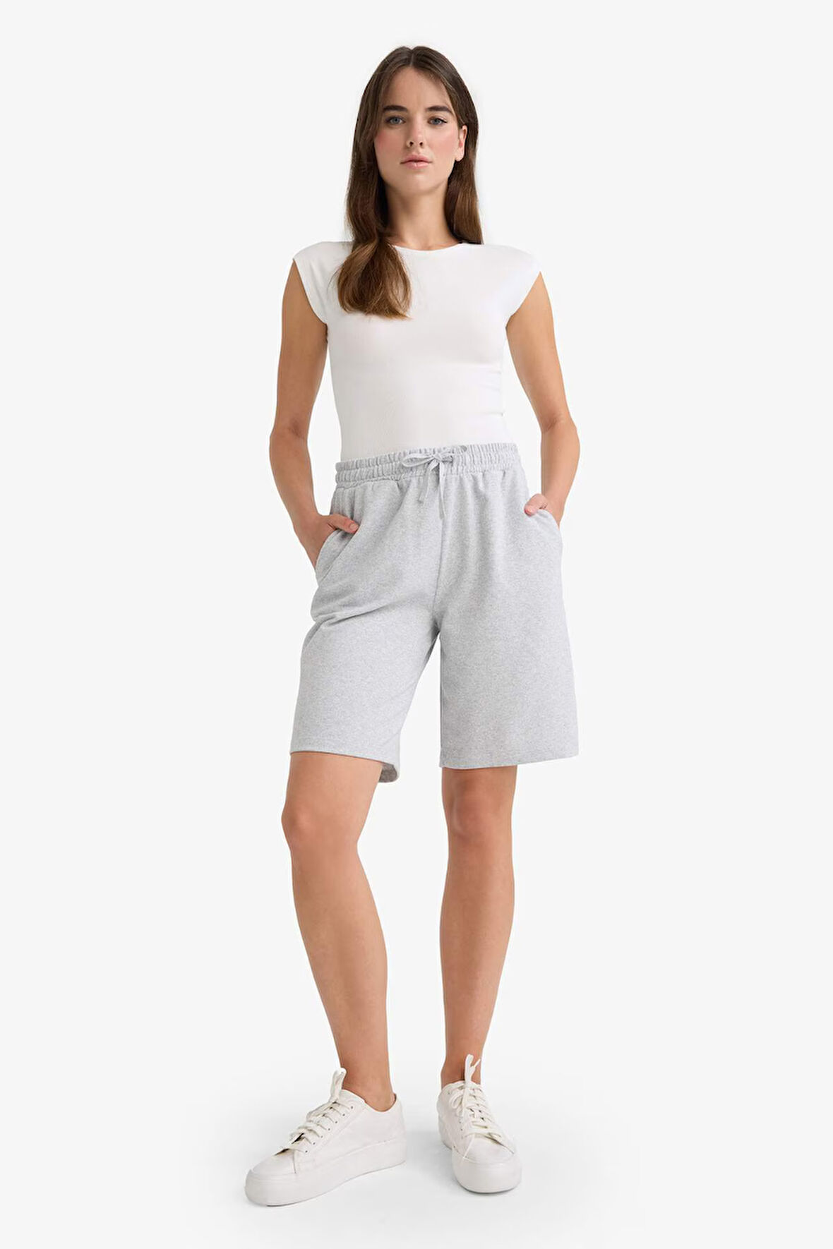 Regular Fit Normal Bel Düz Paça İnce Bermuda Şort