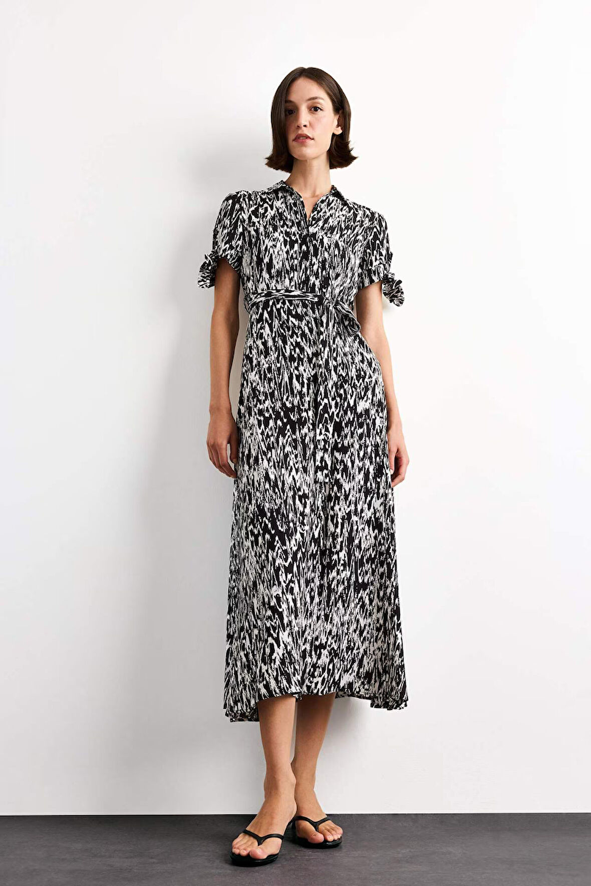 Desenli Kısa Kollu Midi Elbise