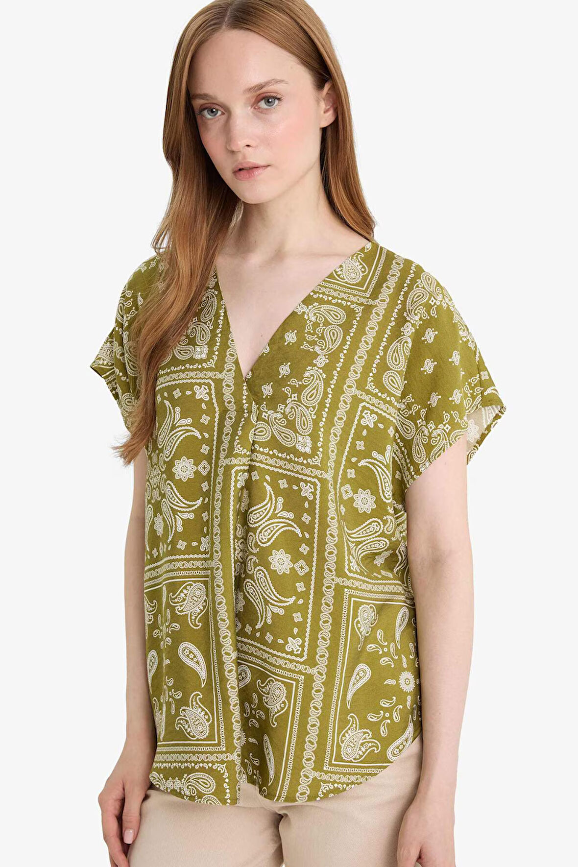 V Yaka Desenli Kısa Kollu Bluz