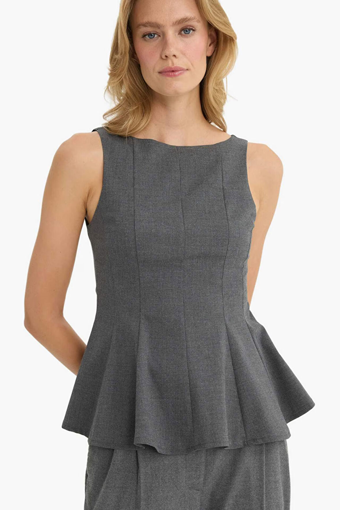 Fitted Kayık Yaka Kolsuz Bluz