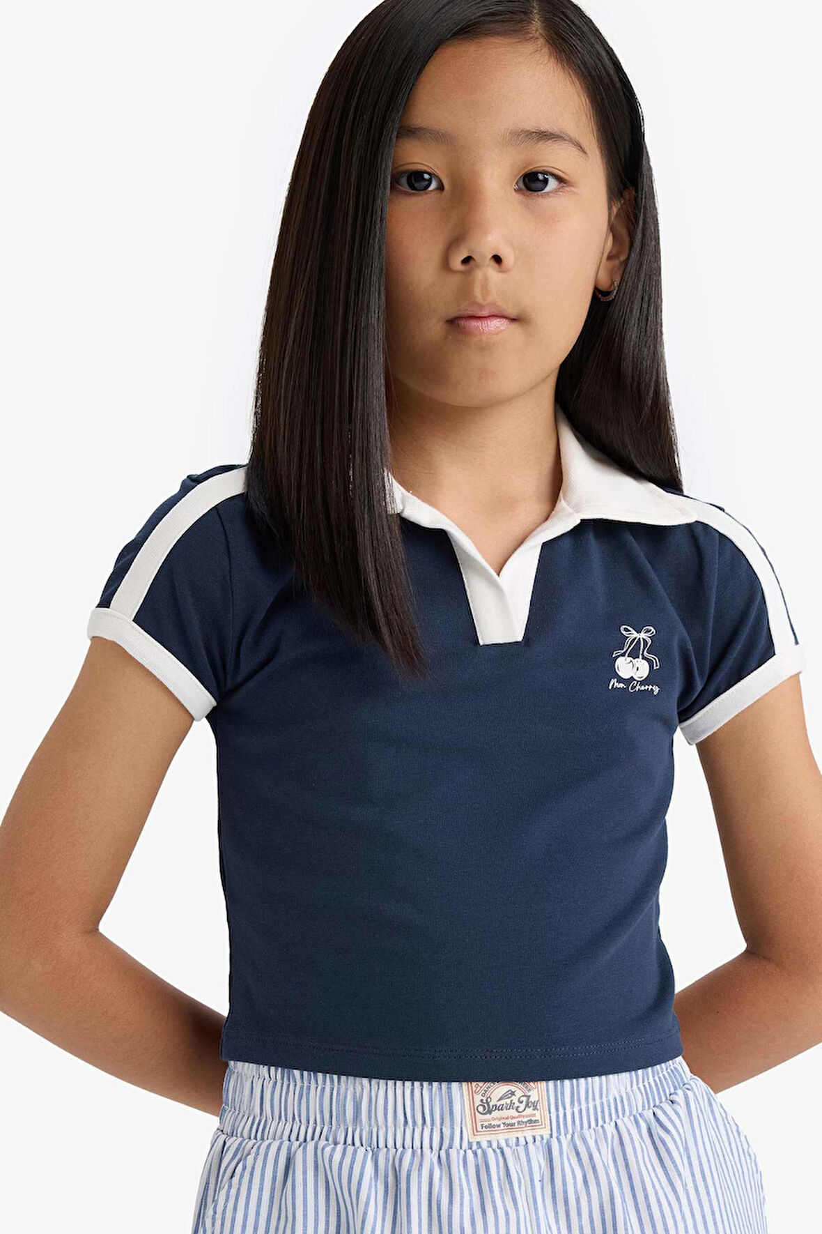 DeFacto Kız Çocuk Slim Fit Dar Kesim Polo Yaka Baskılı Kısa Kollu Tişört F8457A825HSNV251