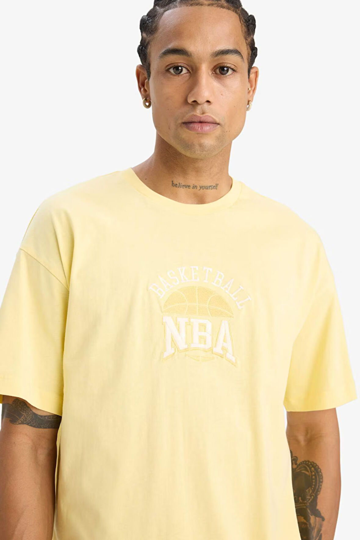 DeFactoFit NBA Wordmark Oversize Fit Bisiklet Yaka Nakış Baskı Kısa Kollu Tişört