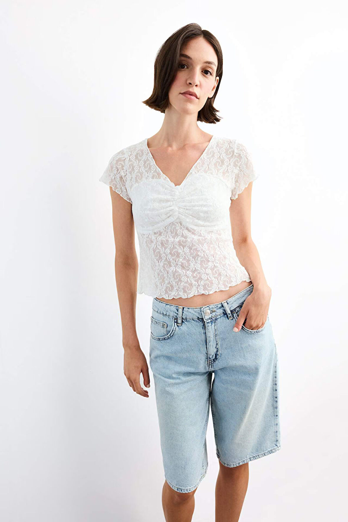 Fitted Bisiklet Yaka Dantel Kısa Kollu Tişört