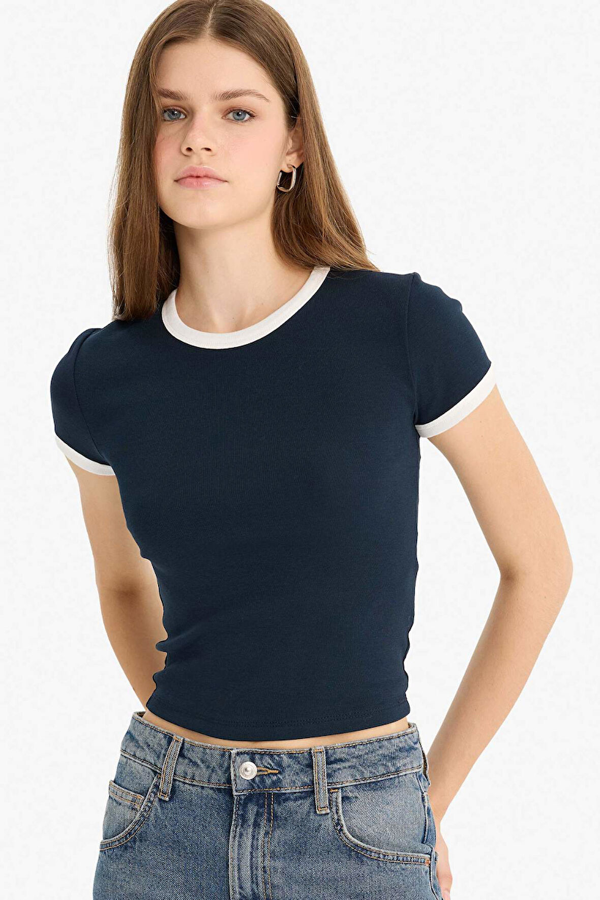 Fitted Bisiklet Yaka Ribana Kısa Kollu Tişört