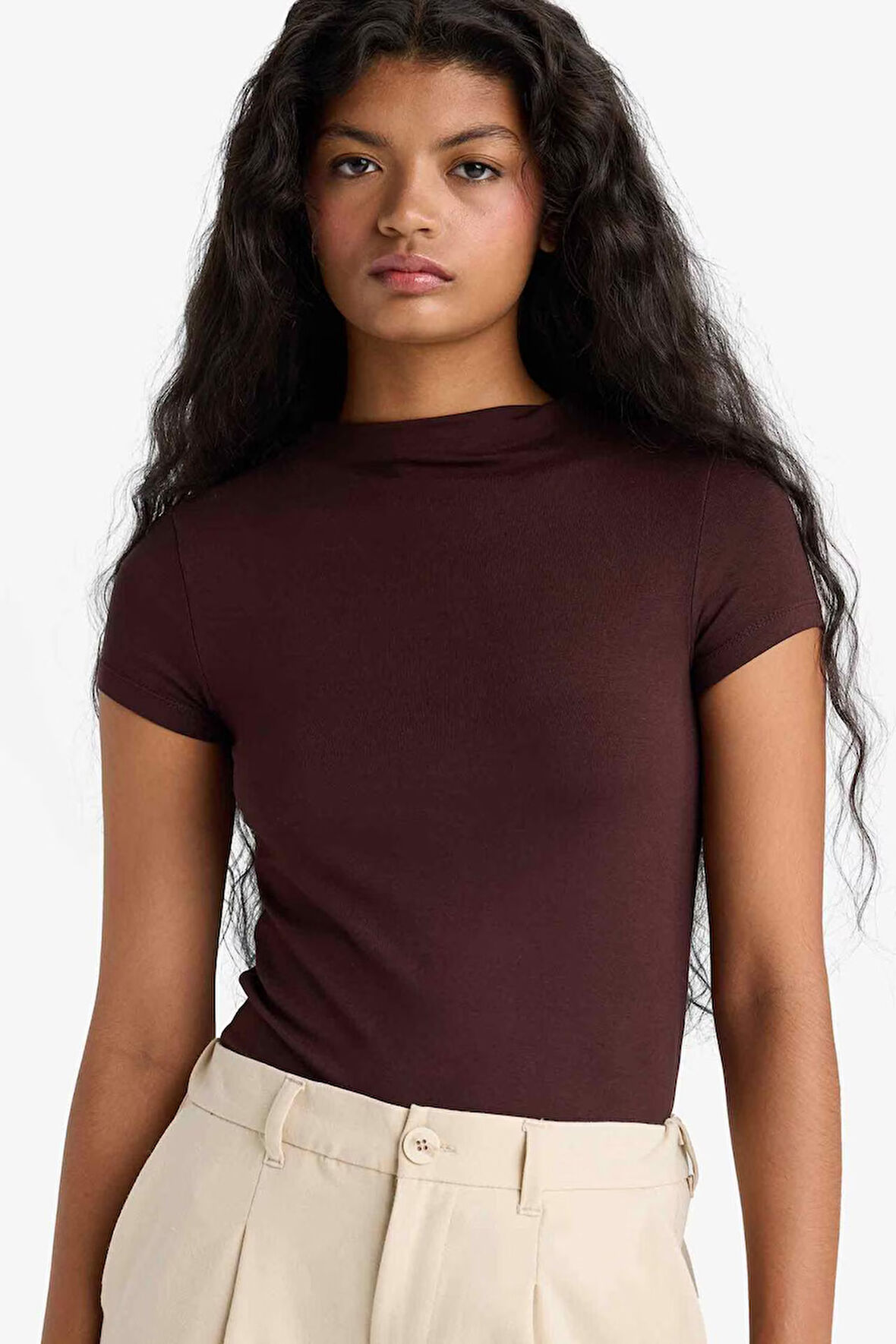 Slim Fit Dar Kesim Yarım Balıkçı Yaka Kısa Kollu Tişört