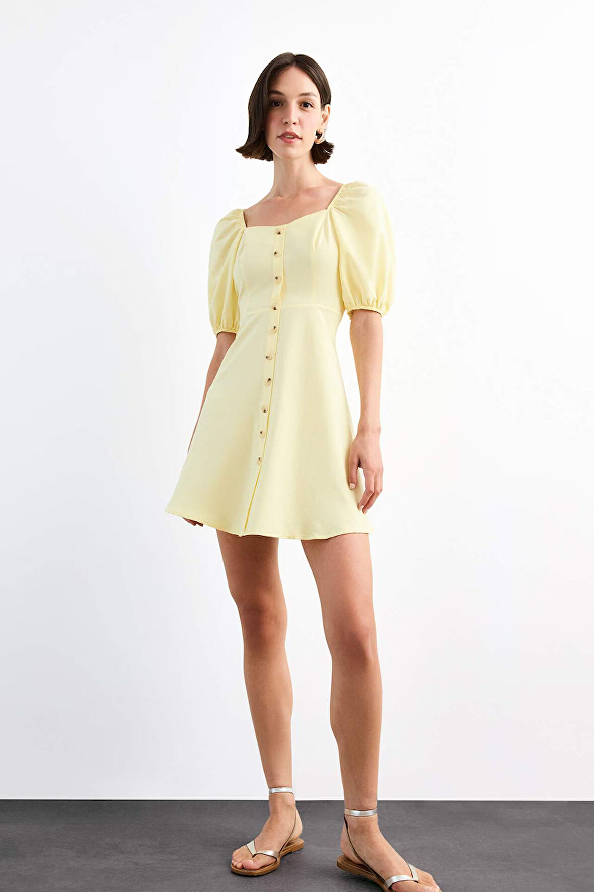 Kalp Yaka Kısa Kollu Mini Elbise