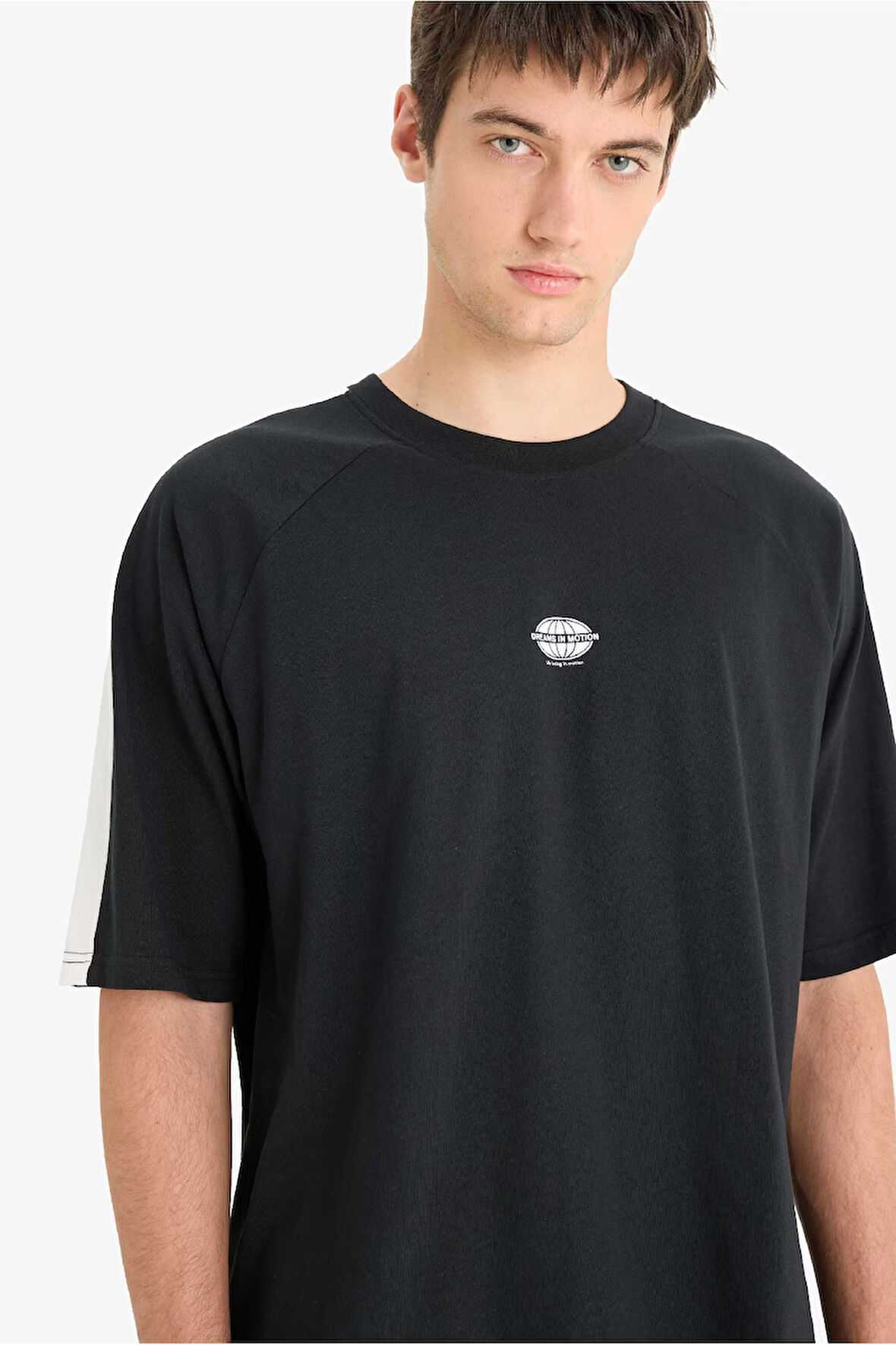 DeFacto %100 Pamuk Loose Fit Bisiklet Yaka Baskılı Kısa Kollu Tişört F0187AX25SMBK81