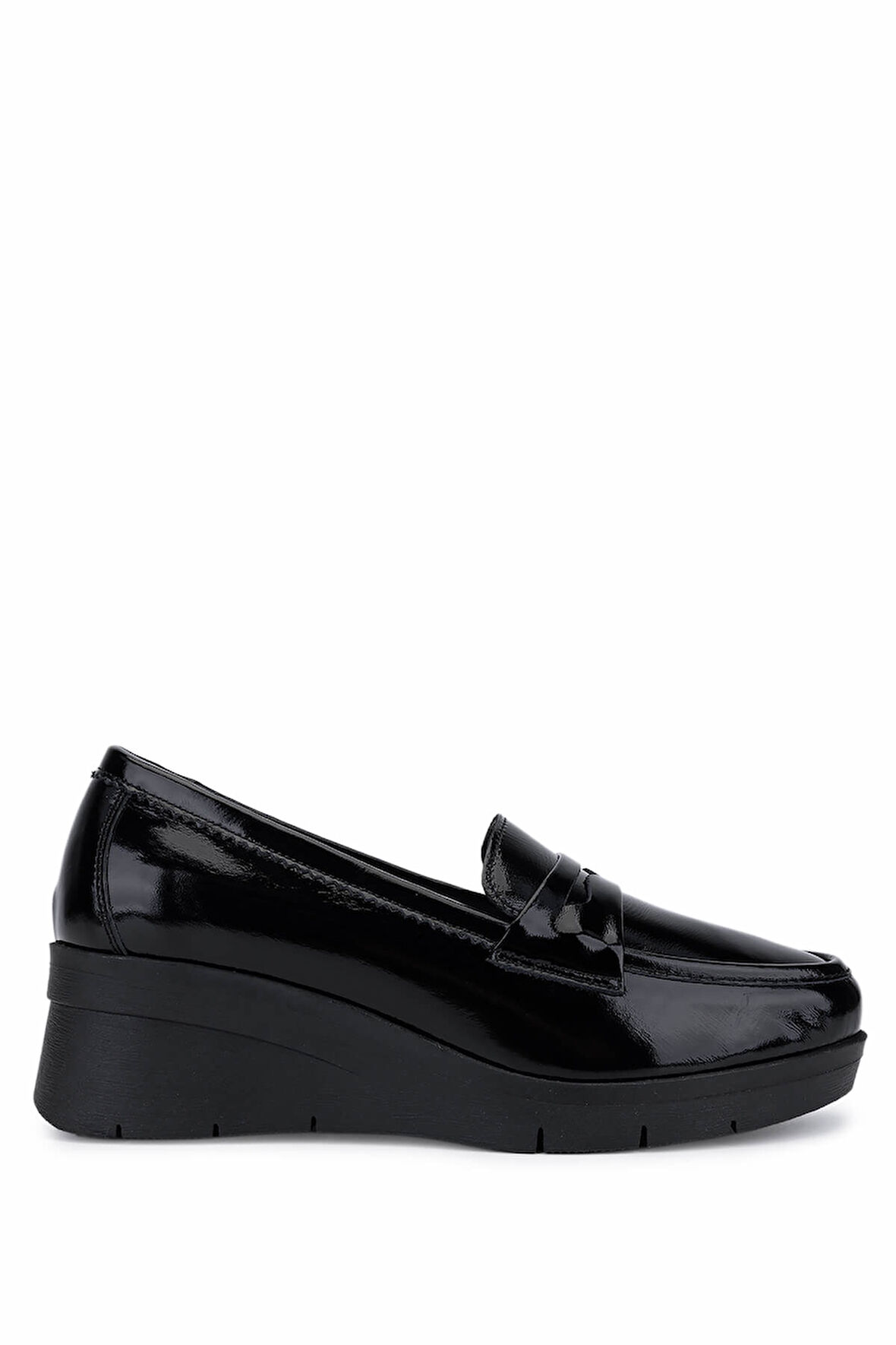 Tamer Tanca Kadın Hakiki Deri Siyah Rugan Comfort Ayakkabı 488 1042 BN AYK SK25-26 SIYAH KRSK RGN