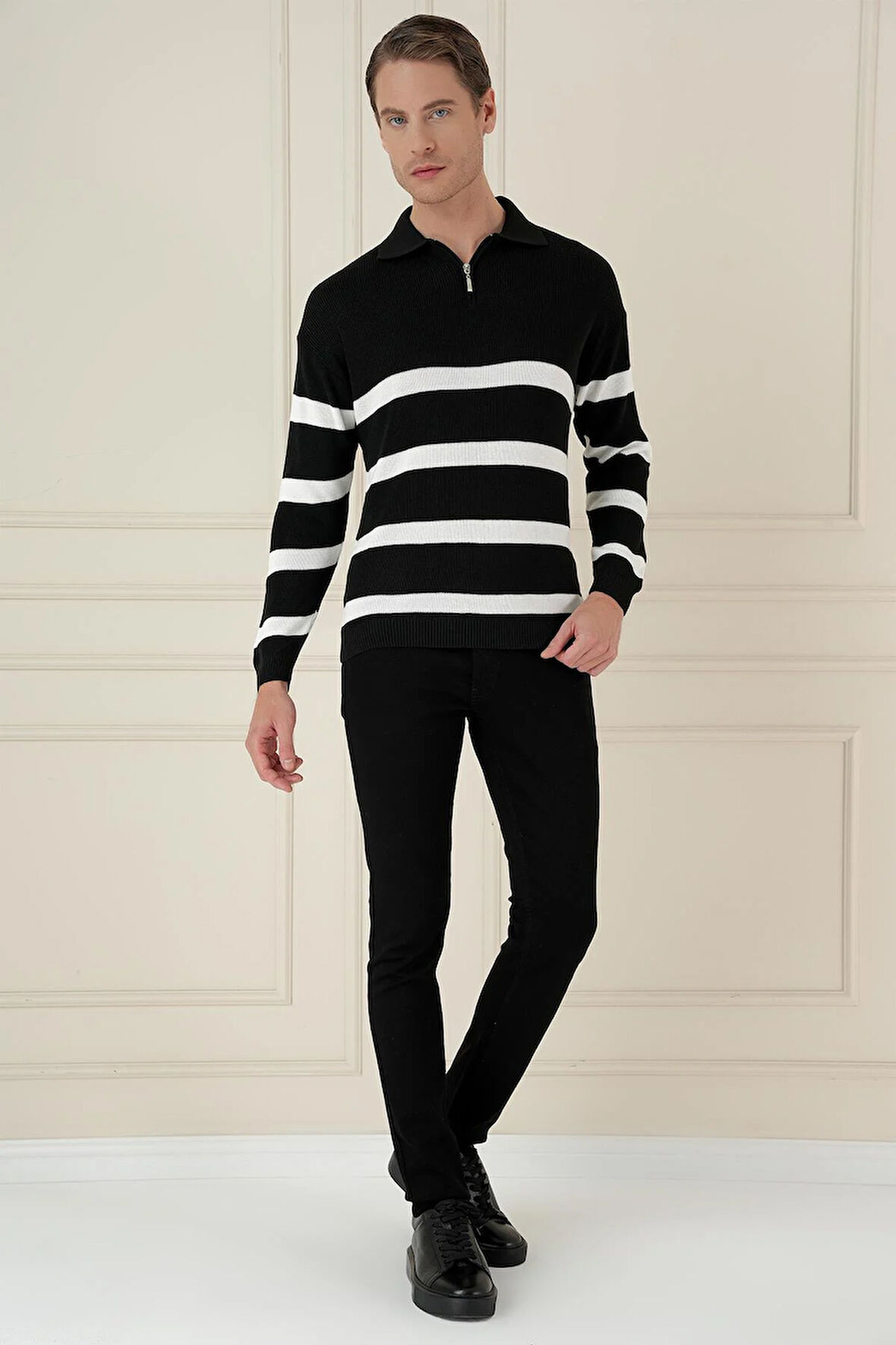 TR 877 Slim Fit Siyah Klasik Triko