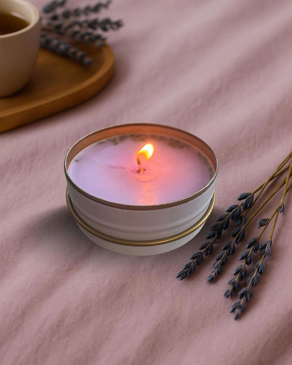 Dekoratif Lavanta Kokulu Mum 80 g – Doğal Huzur Arayanlara