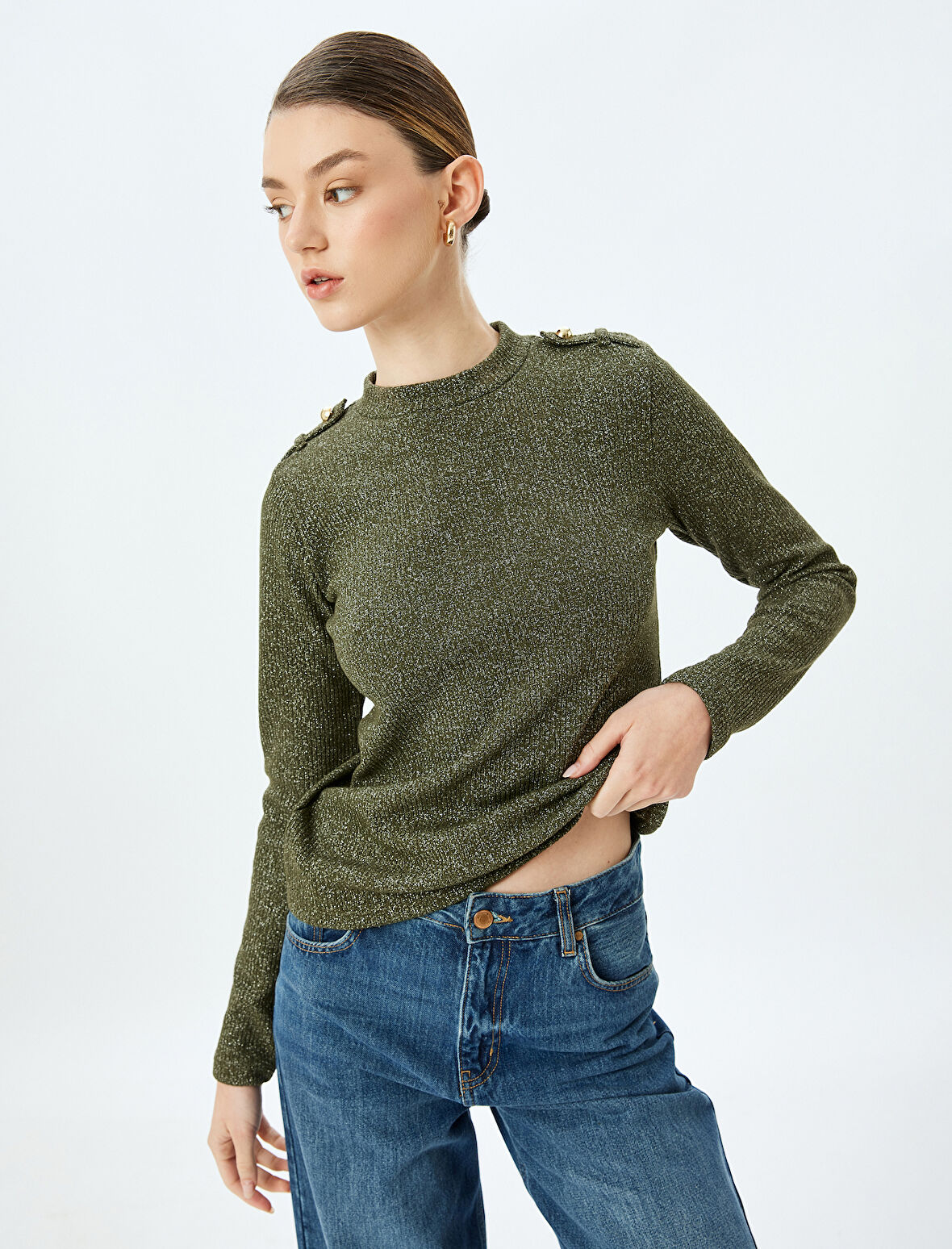 Slim Fit Metalik İplik Detaylı Apoletli Uzun Kollu Hafif Dik Yaka Triko Kazak