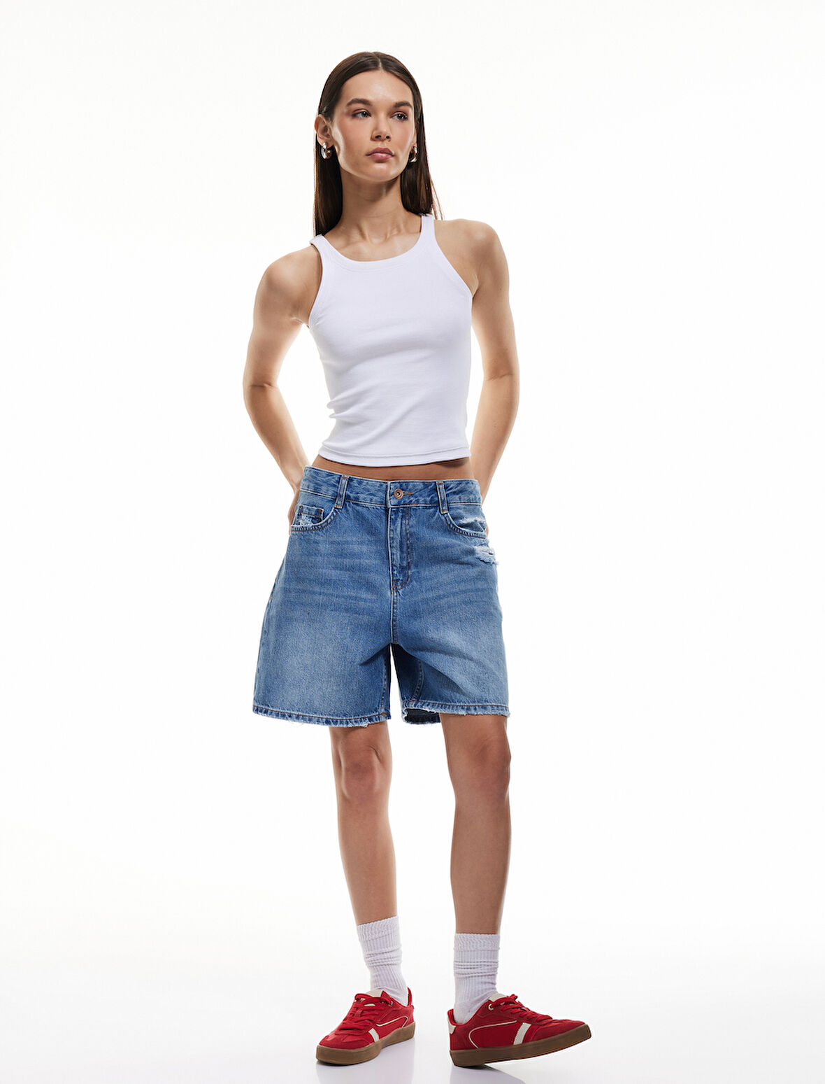 Pamuklu Relax Fit Düğmeli Cepli Denim Şort