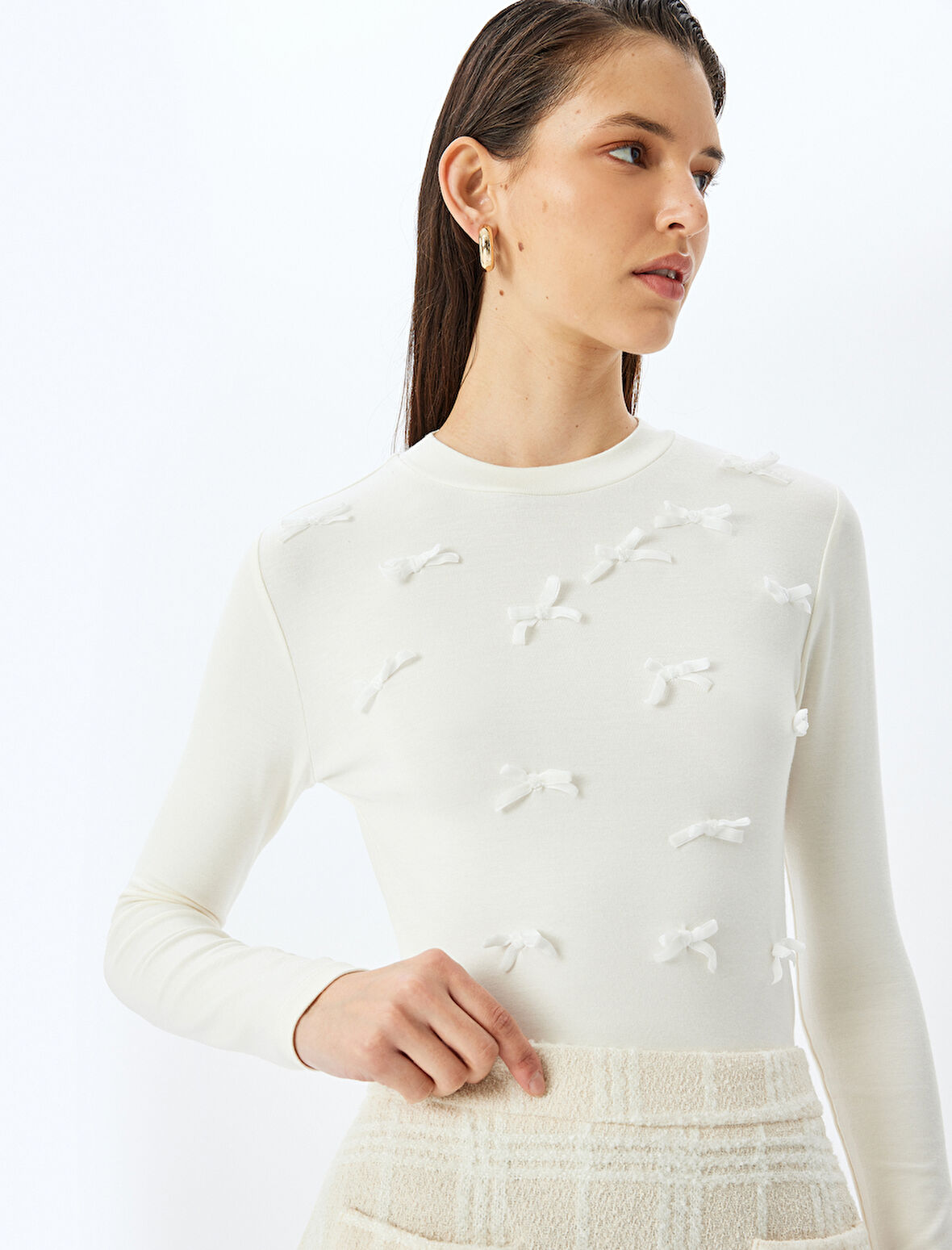 Fiyonk Aplike Detaylı Viskon Slim Fit Bisiklet Yaka Uzun Kollu Tişört